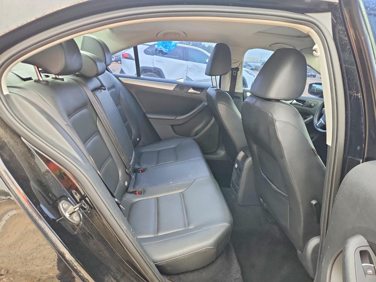 2014 Volkswagen Jetta Se Black vin: 3VWD17AJXEM372848