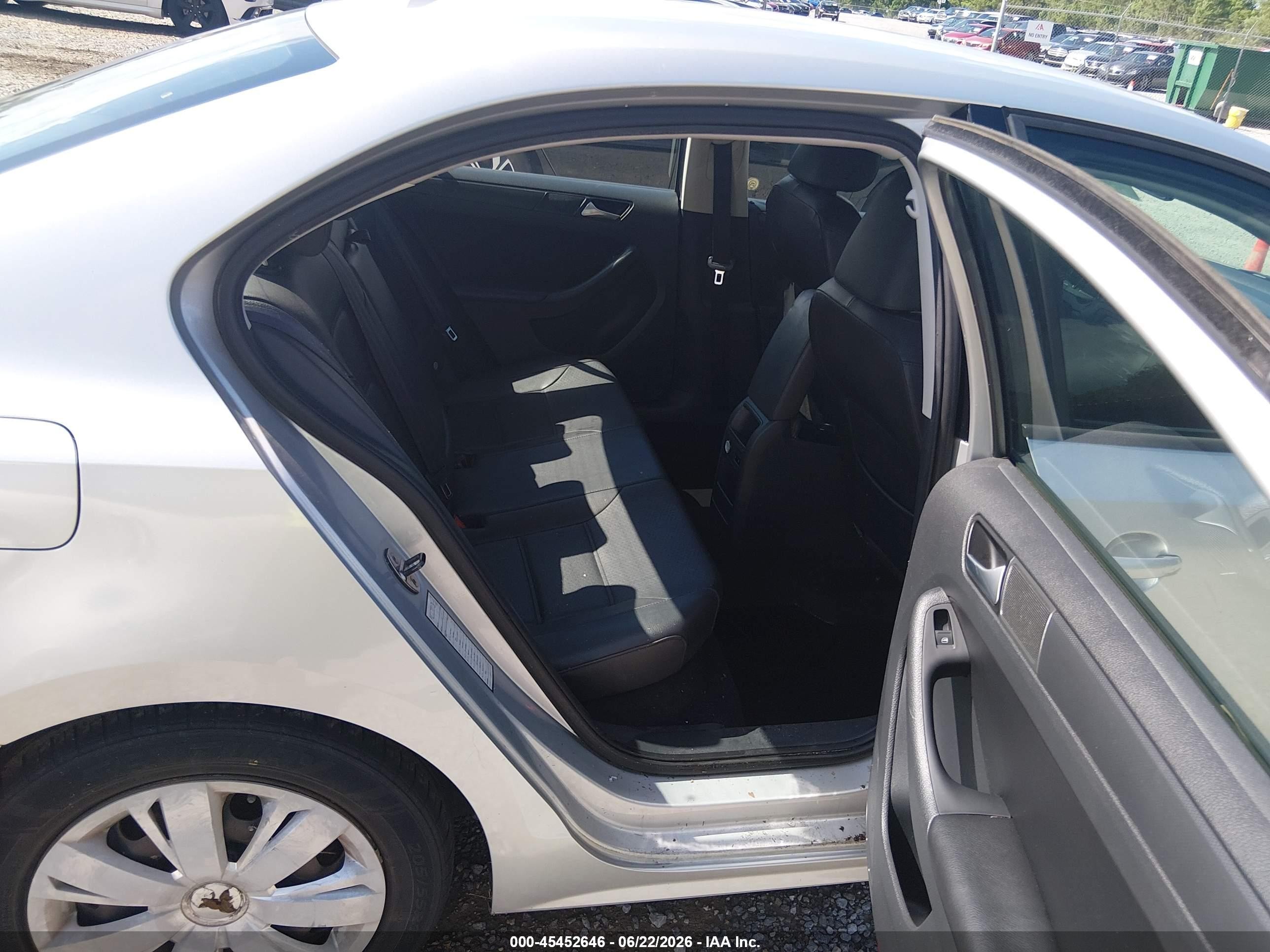 2014 Volkswagen Jetta 1.8t Se Silver vin: 3VWD17AJXEM395739