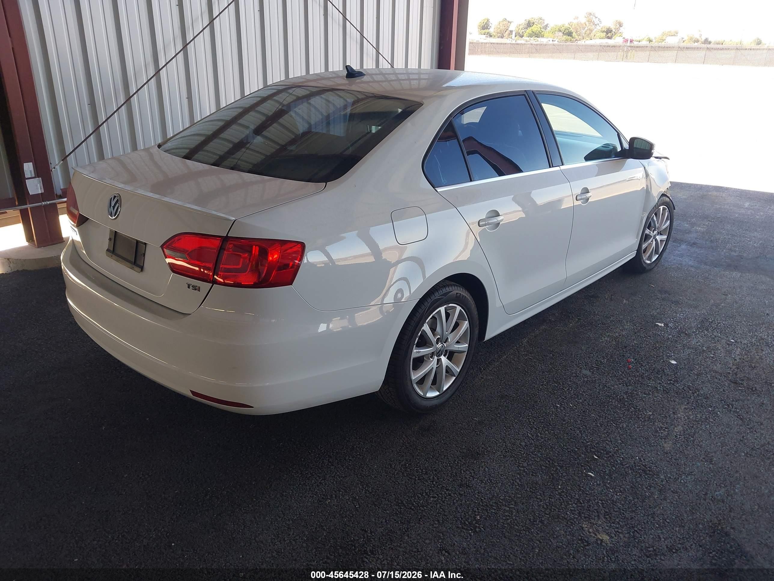 2014 Volkswagen Jetta 1.8t Se Белый vin: 3VWD17AJXEM420459