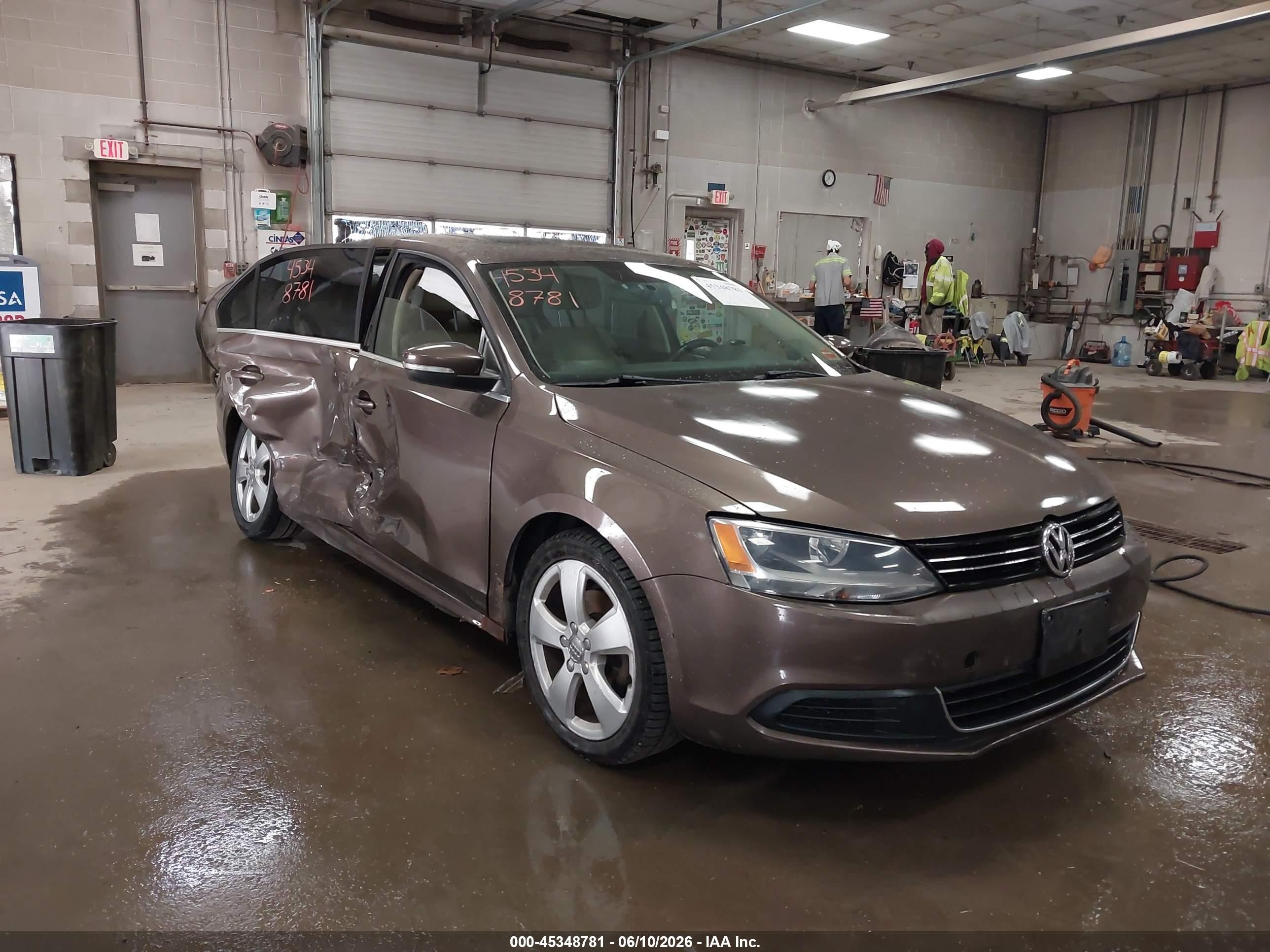 2014 Volkswagen Jetta 1.8t Se Brown vin: 3VWD17AJXEM420705