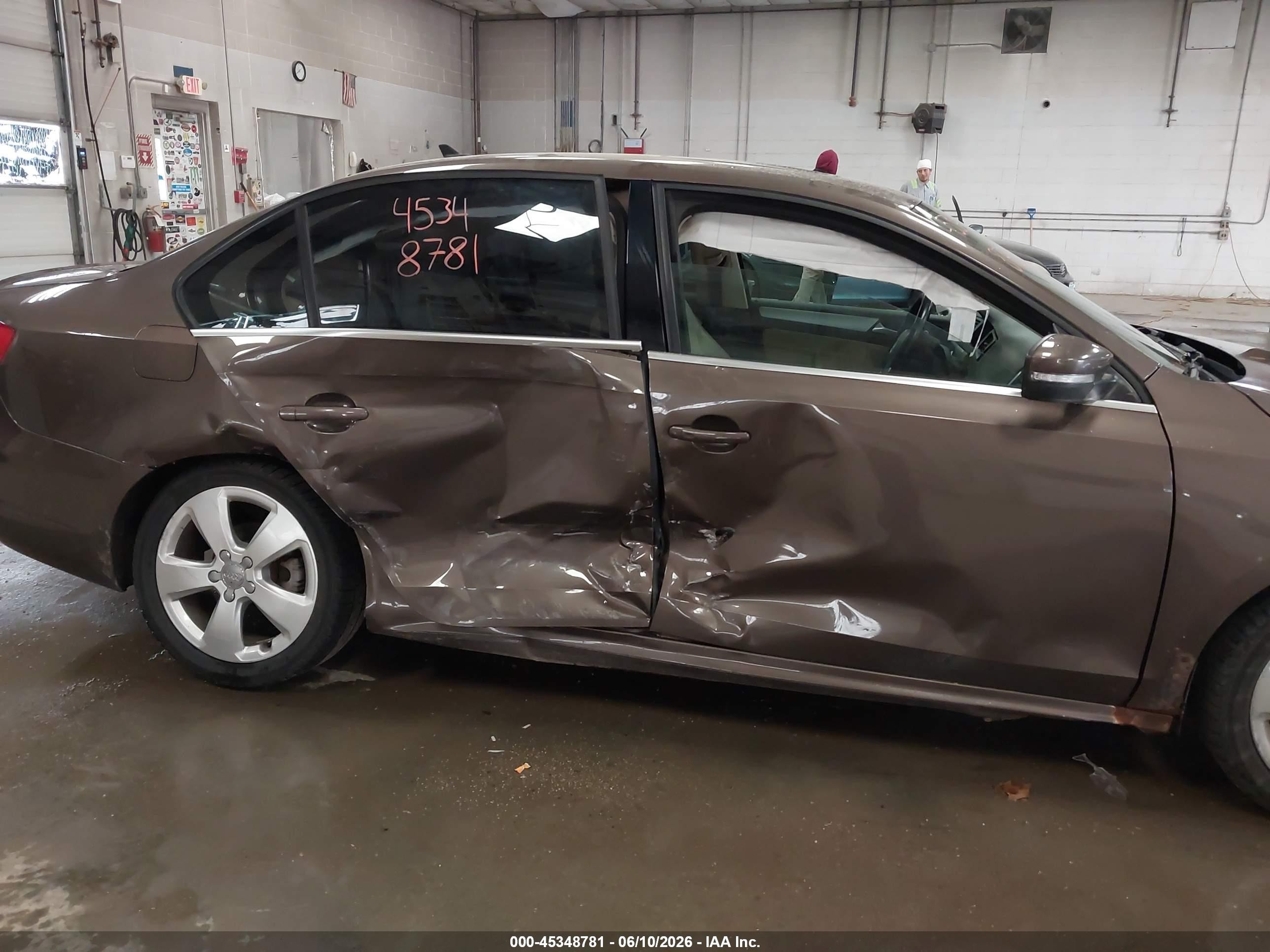 2014 Volkswagen Jetta 1.8t Se Brown vin: 3VWD17AJXEM420705