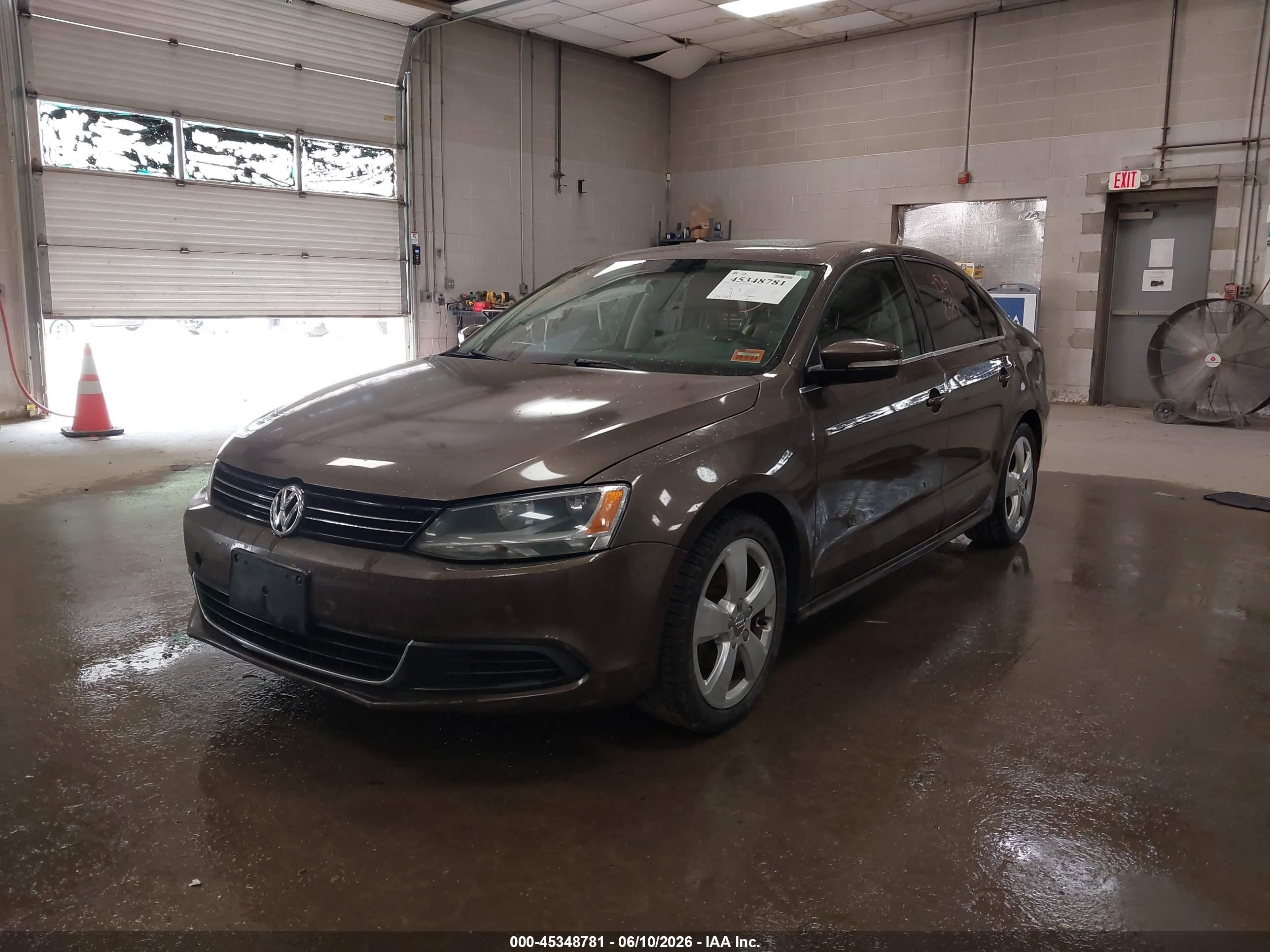 2014 Volkswagen Jetta 1.8t Se Brown vin: 3VWD17AJXEM420705