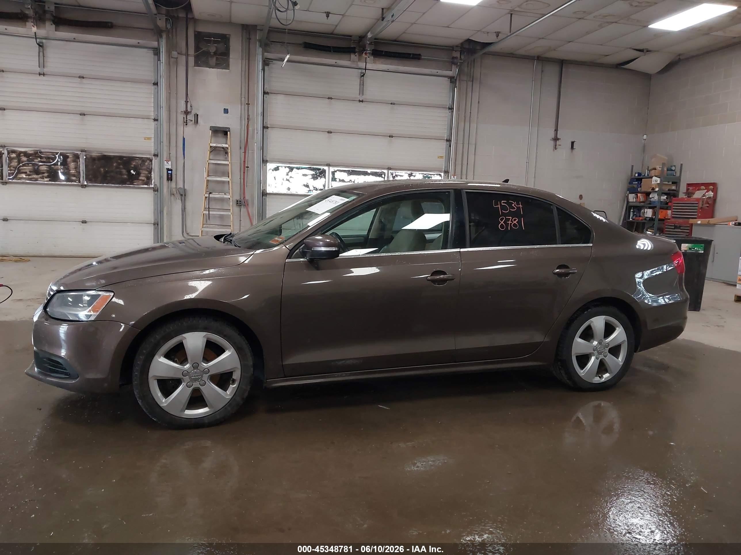 2014 Volkswagen Jetta 1.8t Se Brown vin: 3VWD17AJXEM420705