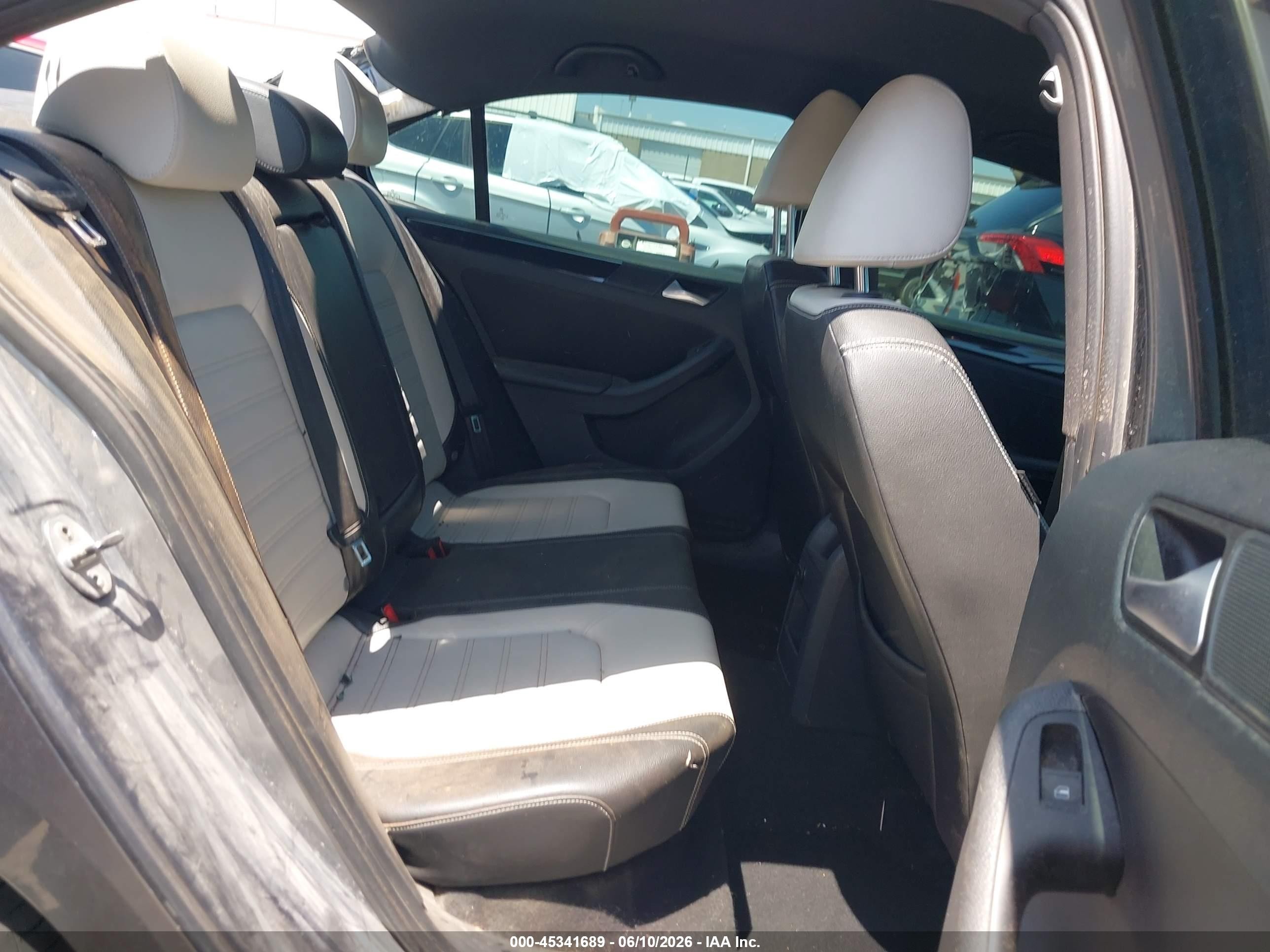 2015 Volkswagen Jetta 1.8t Sport Silver vin: 3VWD17AJXFM203088