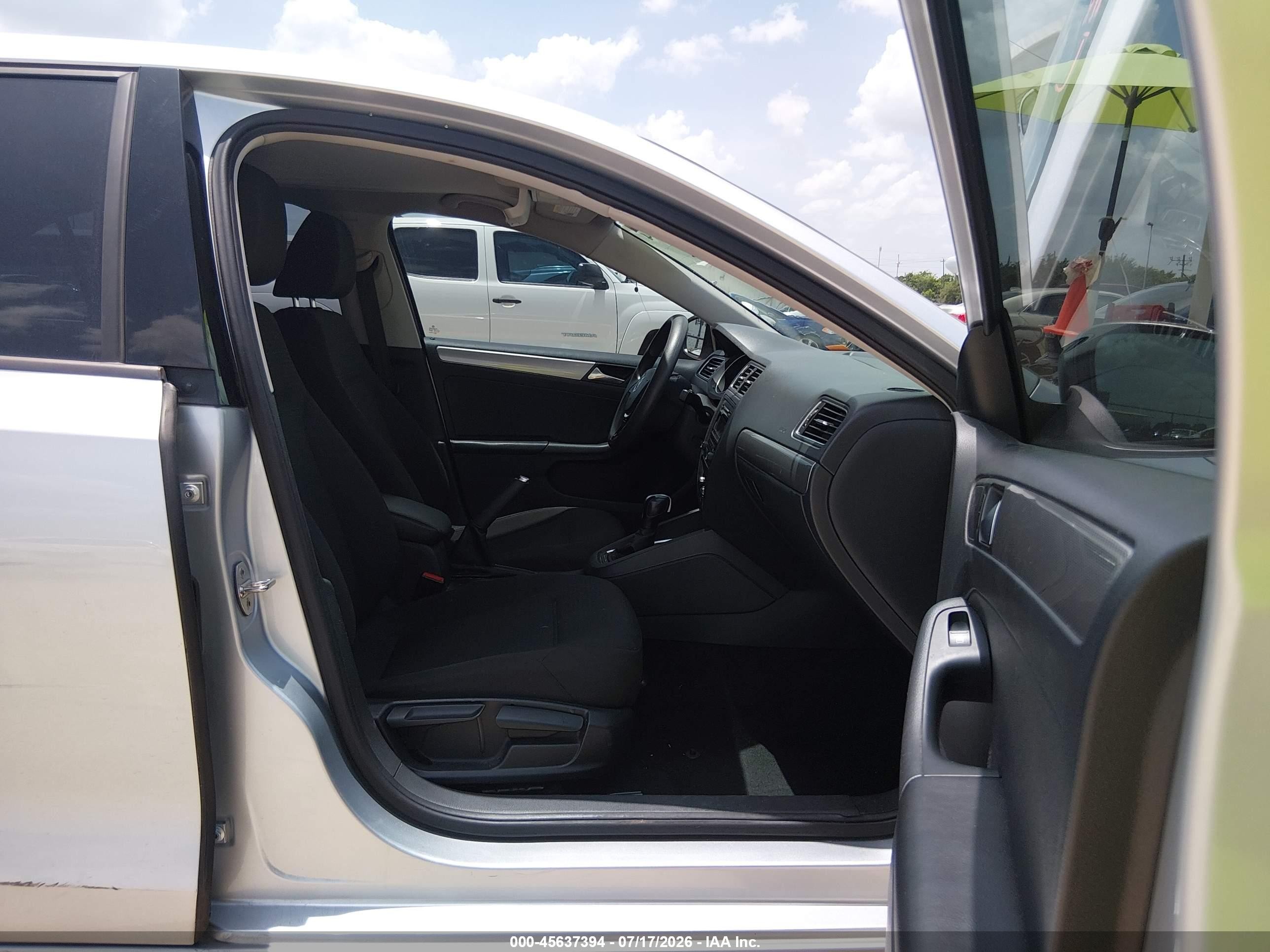 2015 Volkswagen Jetta 1.8t Se Silver vin: 3VWD17AJXFM233661