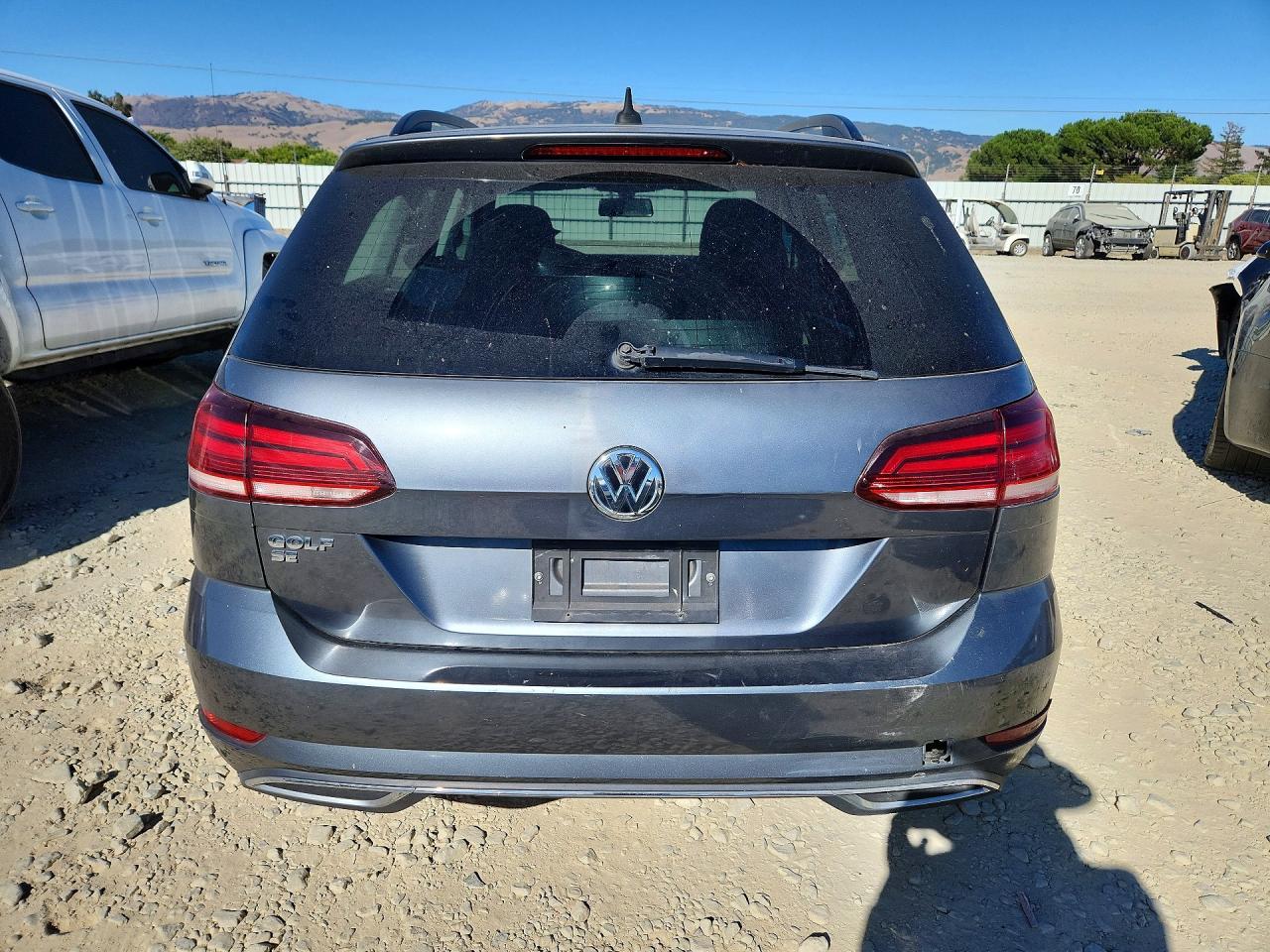2018 Volkswagen Golf Sportwagen S/se Gray vin: 3VWD17AUXJM752387