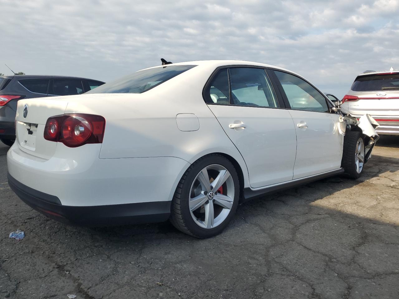 2009 Volkswagen Gli    White vin: 3VWDA71K79M135992