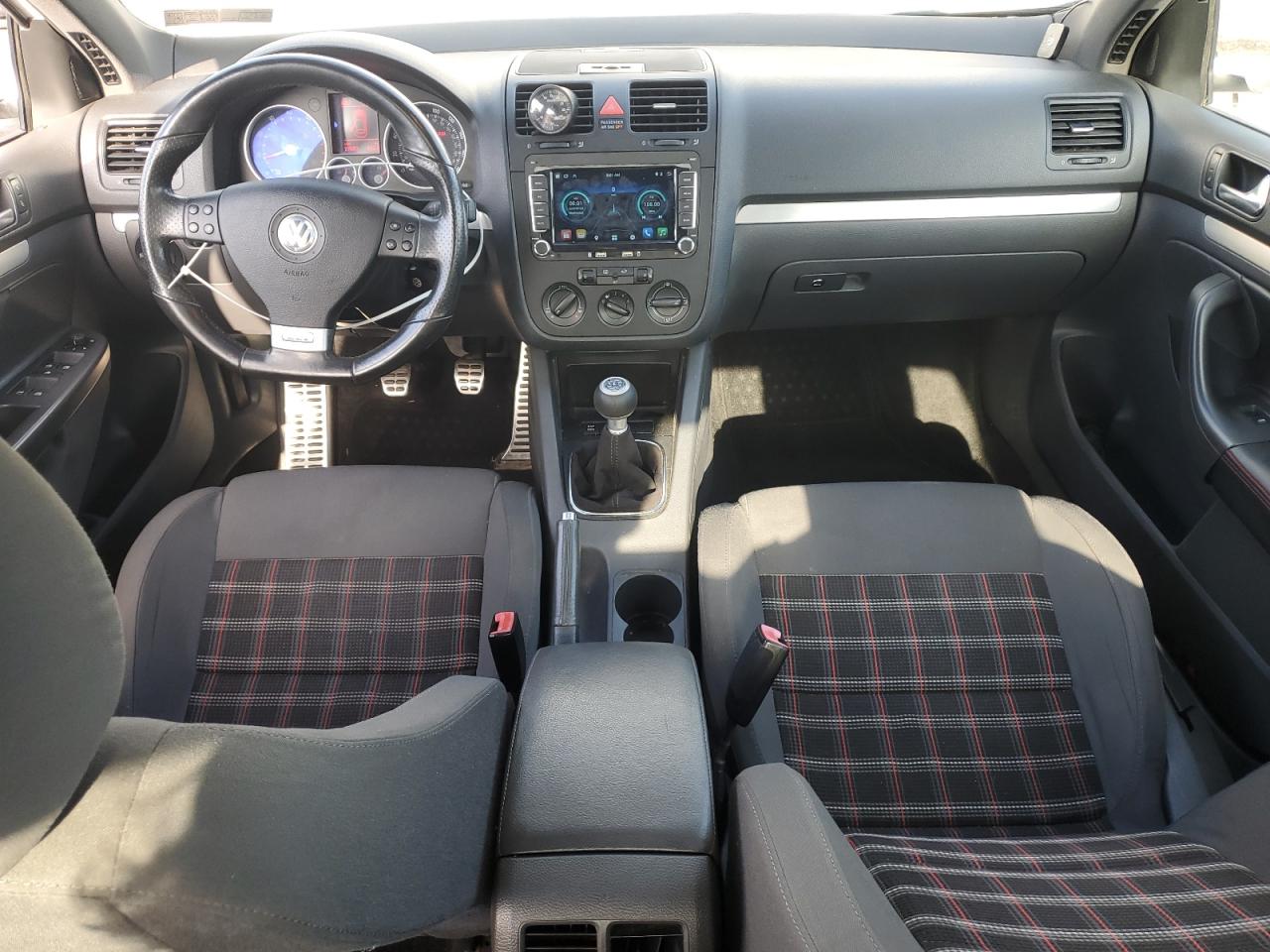 2009 Volkswagen Gli    White vin: 3VWDA71K79M135992