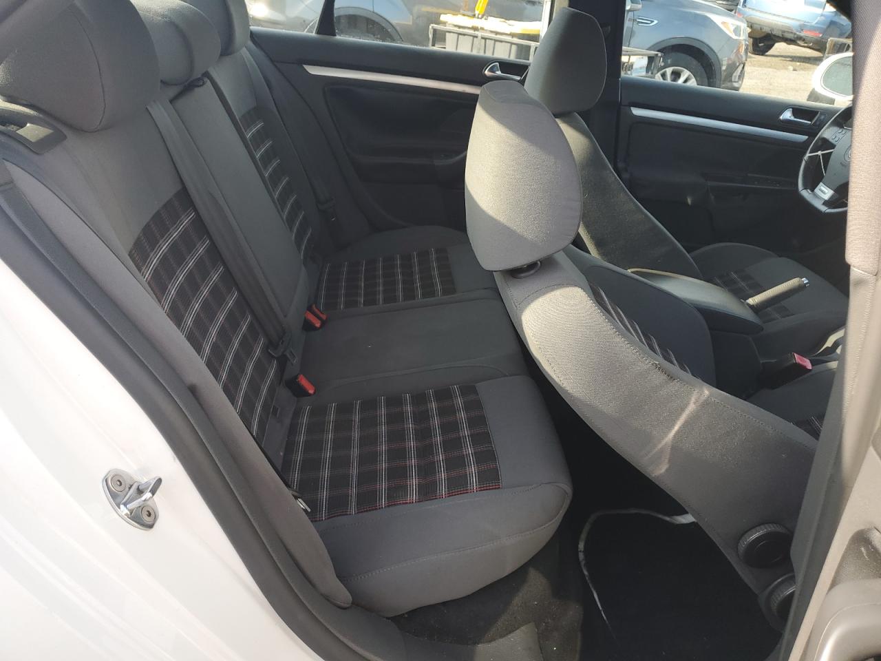 2009 Volkswagen Gli    White vin: 3VWDA71K79M135992