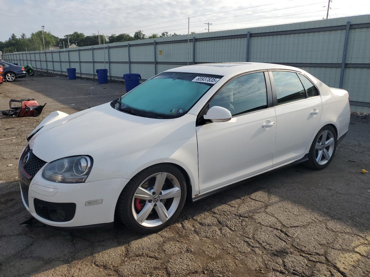 2009 Volkswagen Gli    White vin: 3VWDA71K79M135992