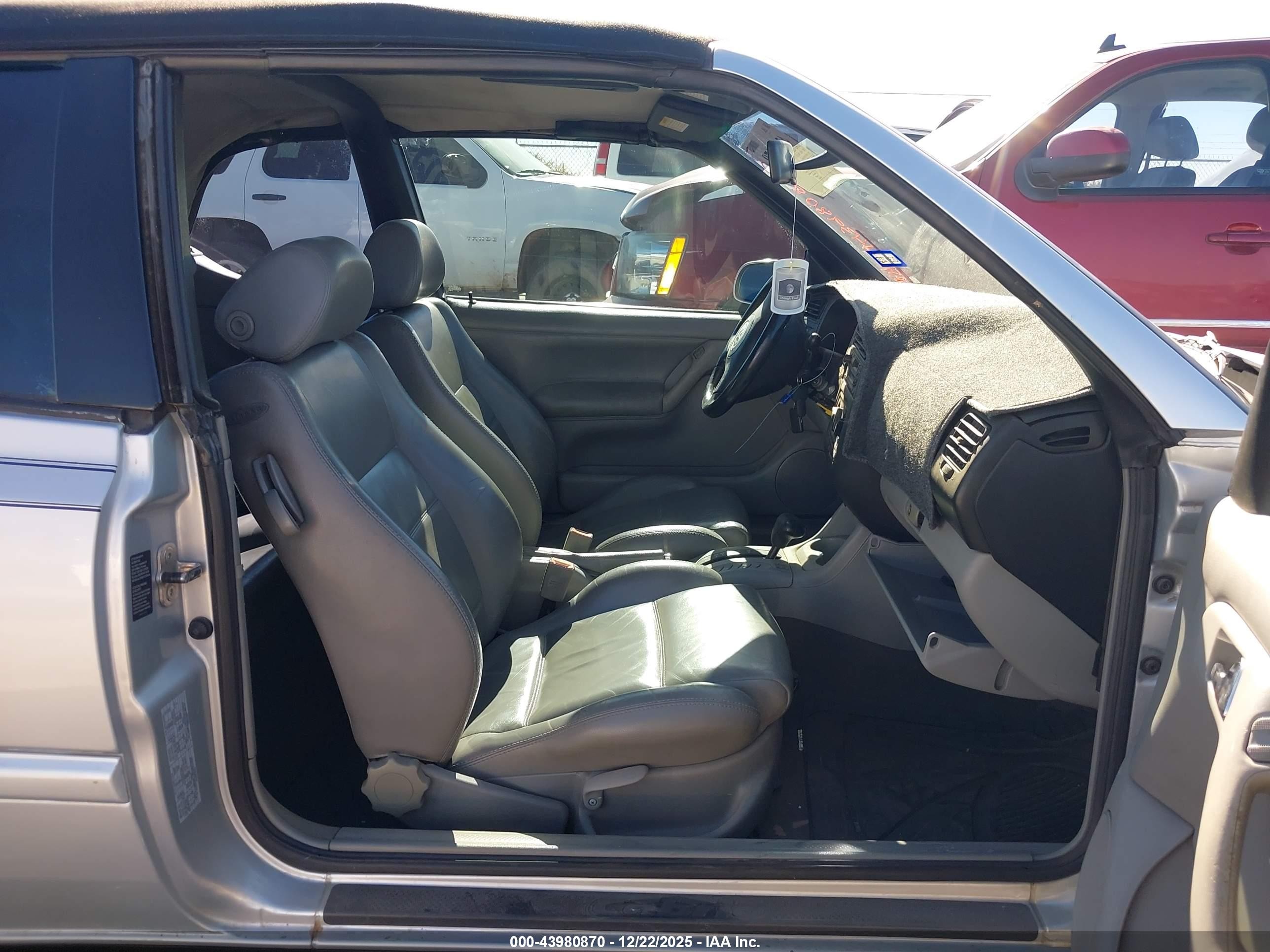 2002 Volkswagen Cabrio Glx Silver vin: 3VWDC21V22M810063