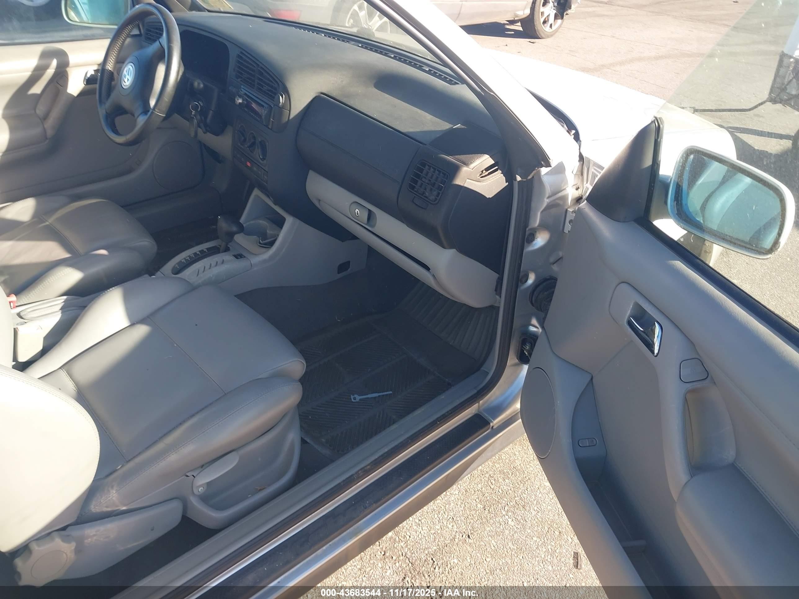 2002 Volkswagen Cabrio Glx Серебряный vin: 3VWDC21VX2M807749
