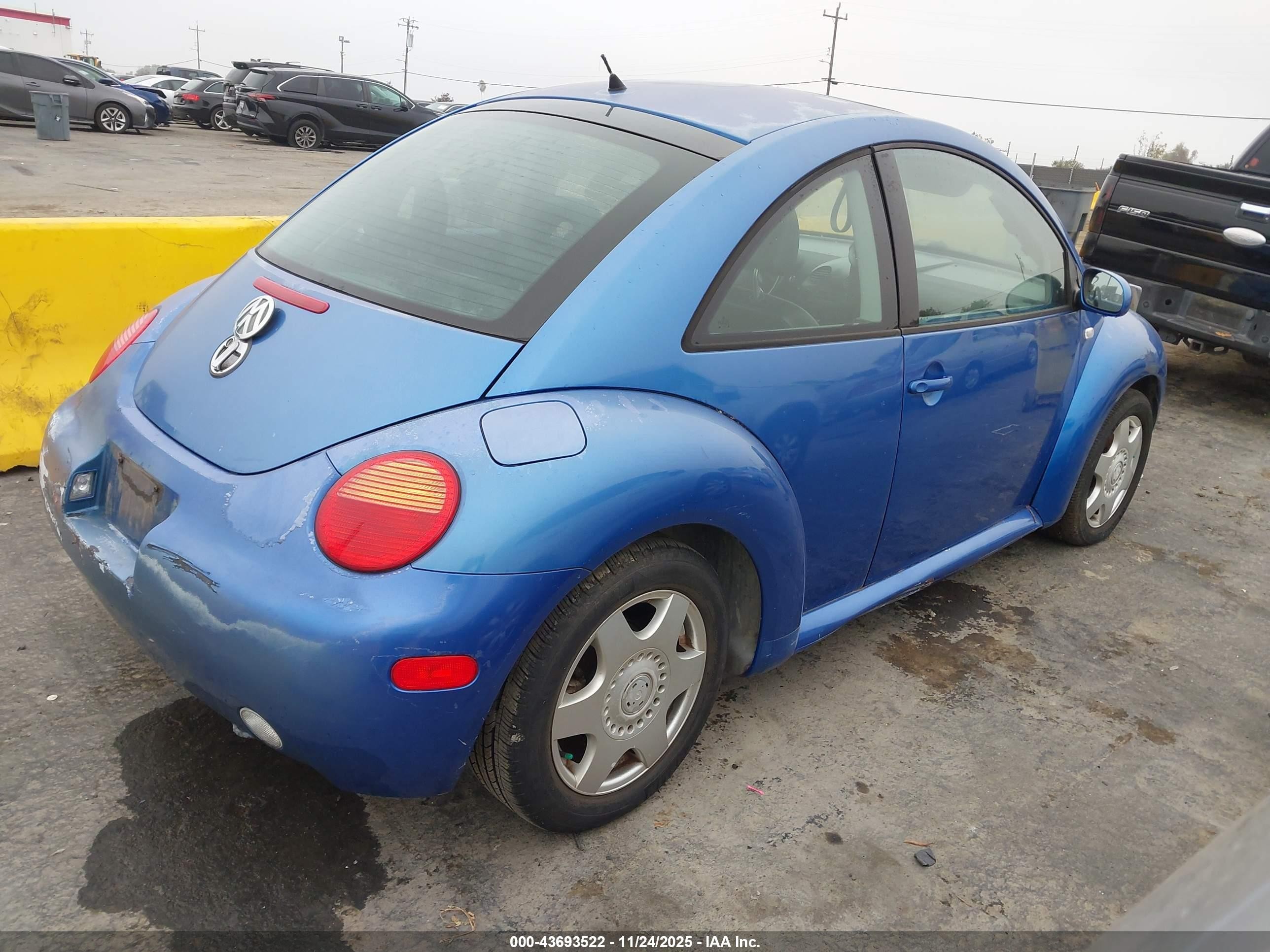 2001 Volkswagen New Beetle Glx Синий vin: 3VWDD21C51M401288