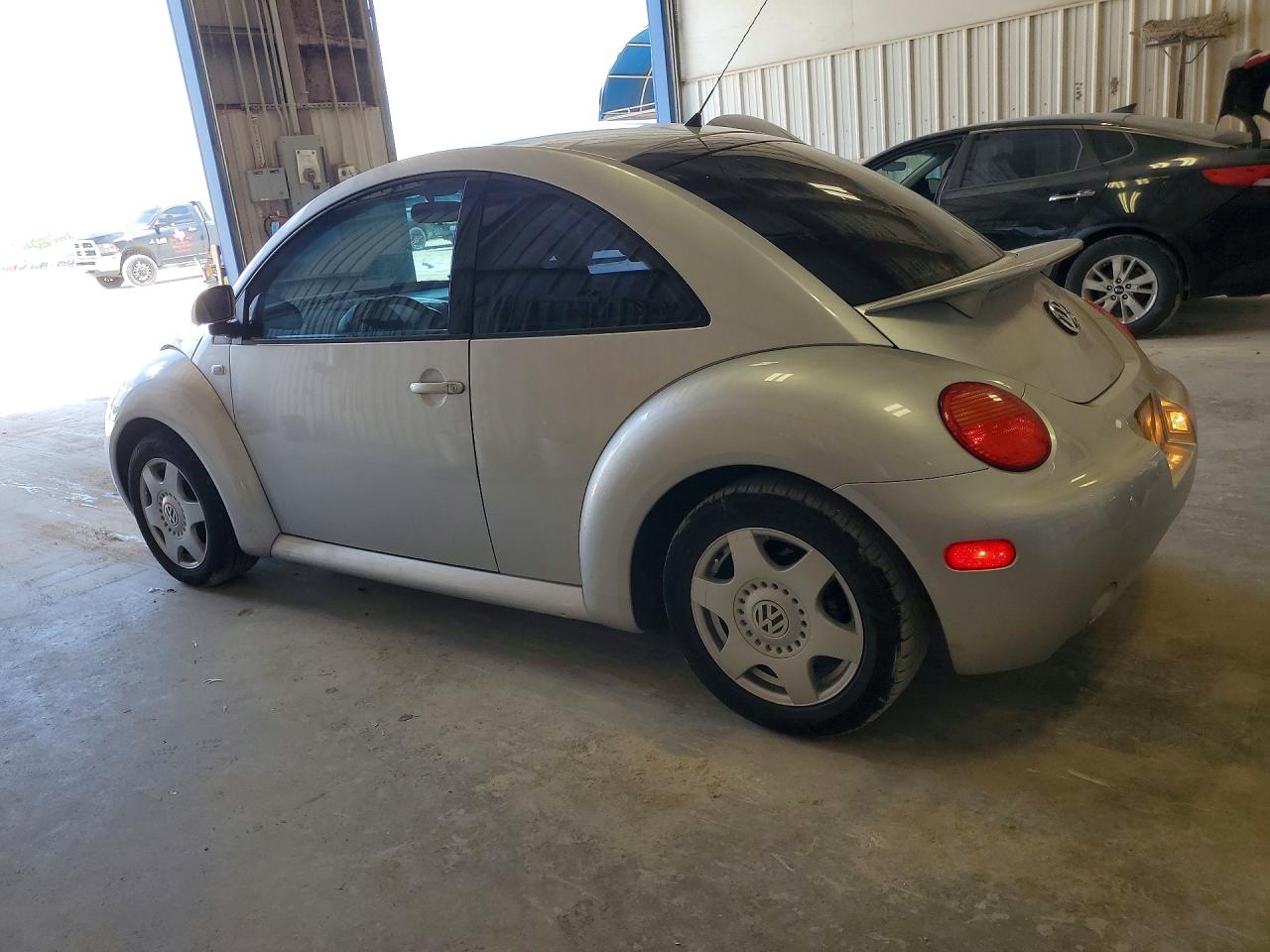 2000 Volkswagen New Beetle Glx Silver vin: 3VWDD21C6YM495045