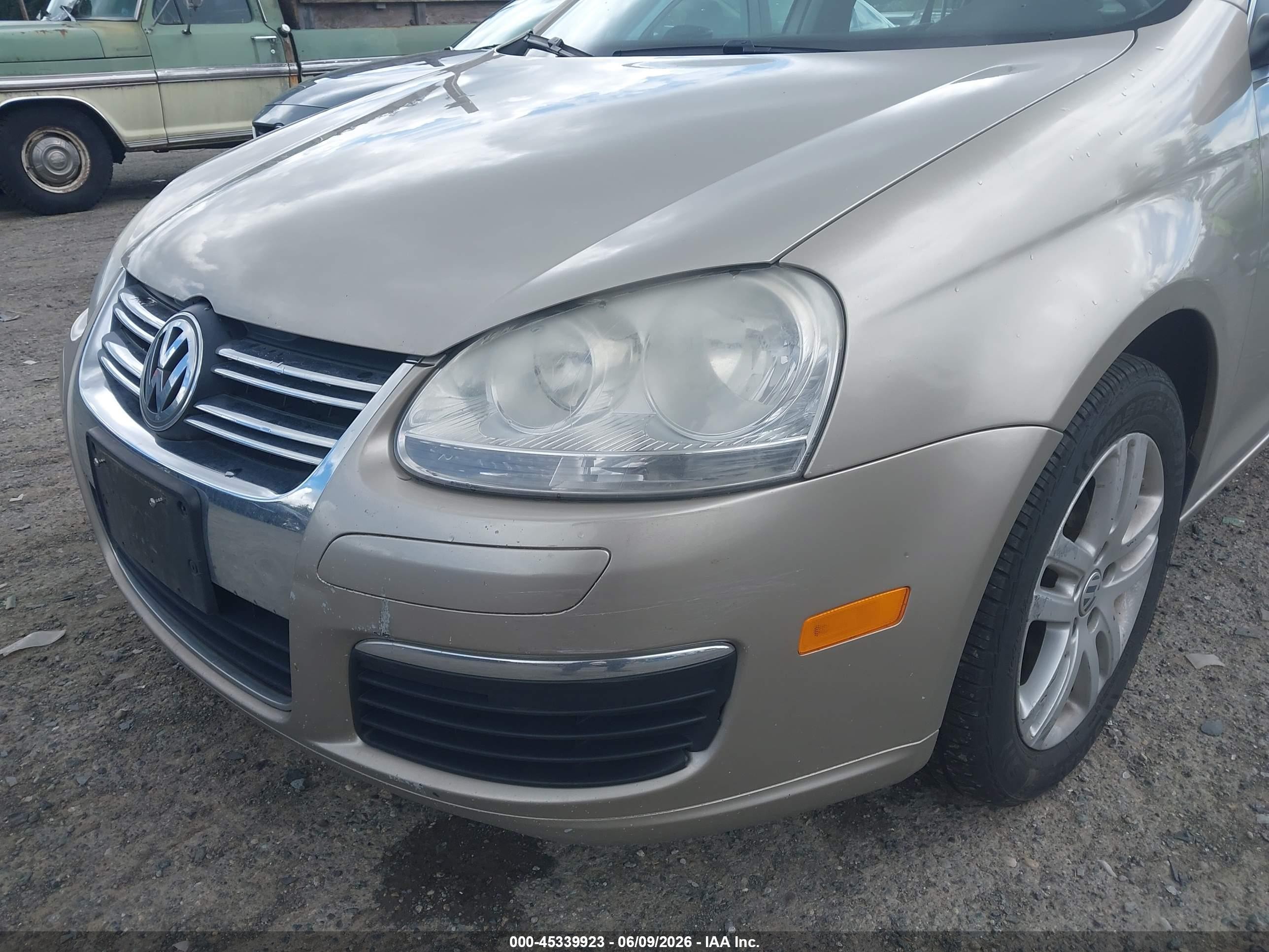 2007 Volkswagen Jetta 2.5 Beige vin: 3VWDF71KX7M109840