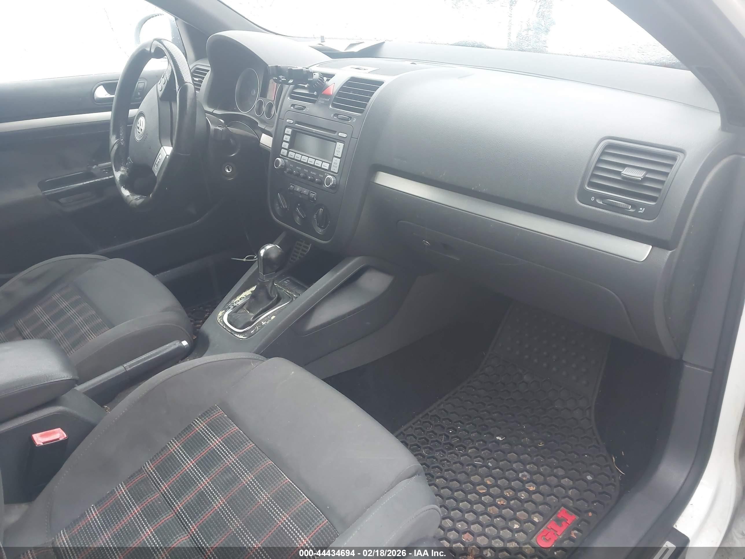 2009 Volkswagen Gli   White vin: 3VWDJ71K19M073814