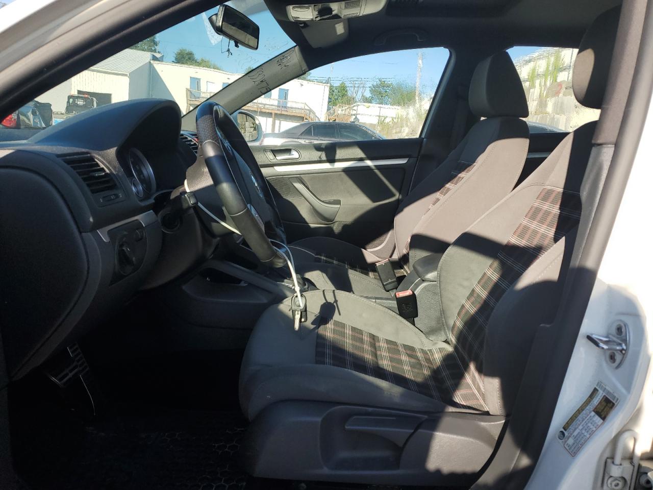 2009 Volkswagen Gli White vin: 3VWDJ71K49M039561