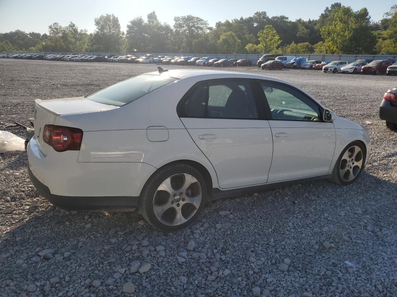 2009 Volkswagen Gli White vin: 3VWDJ71K49M039561