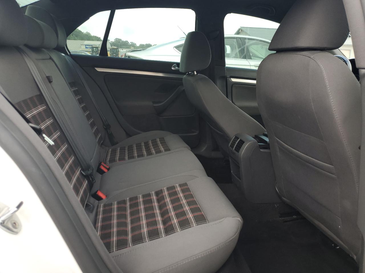 2009 Volkswagen Gli White vin: 3VWDJ71K59M048477