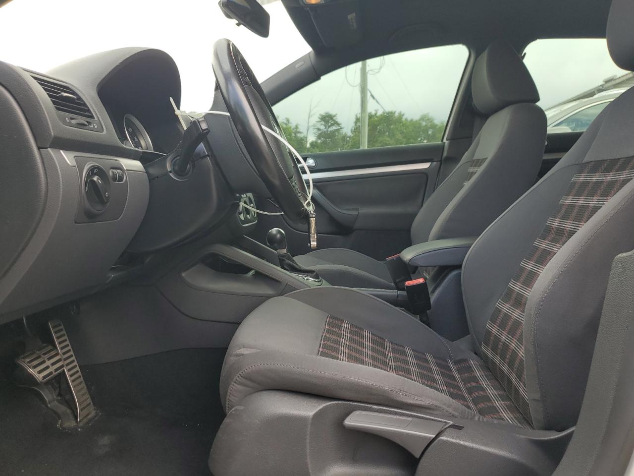2009 Volkswagen Gli White vin: 3VWDJ71K59M048477