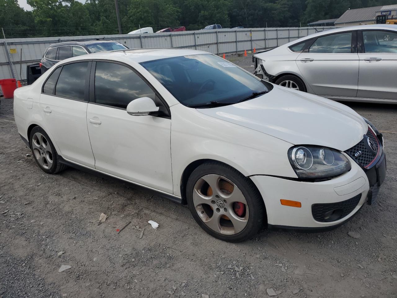 2009 Volkswagen Gli White vin: 3VWDJ71K59M048477