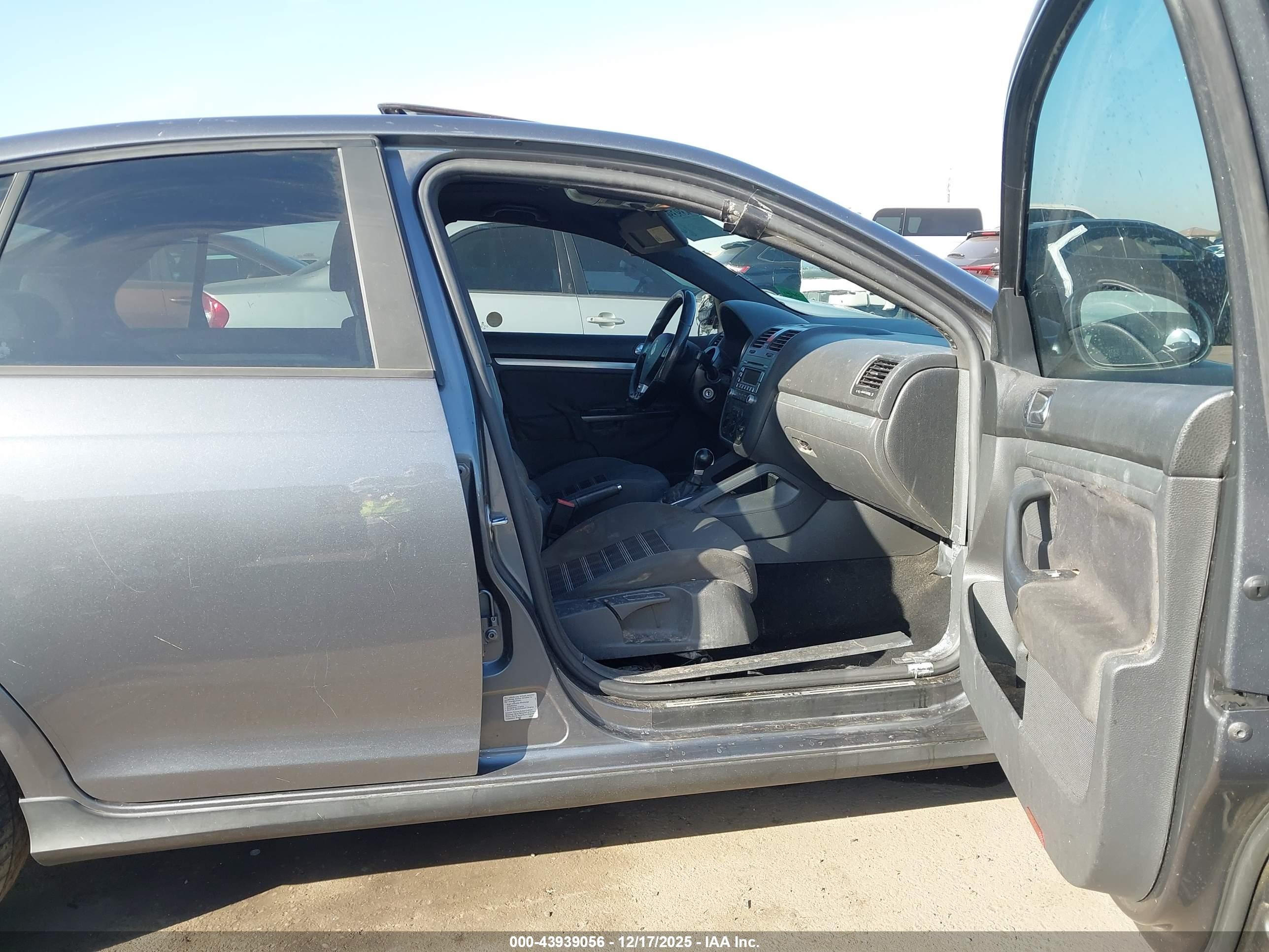 2008 Volkswagen Gli   Gray vin: 3VWDJ71K68M099677