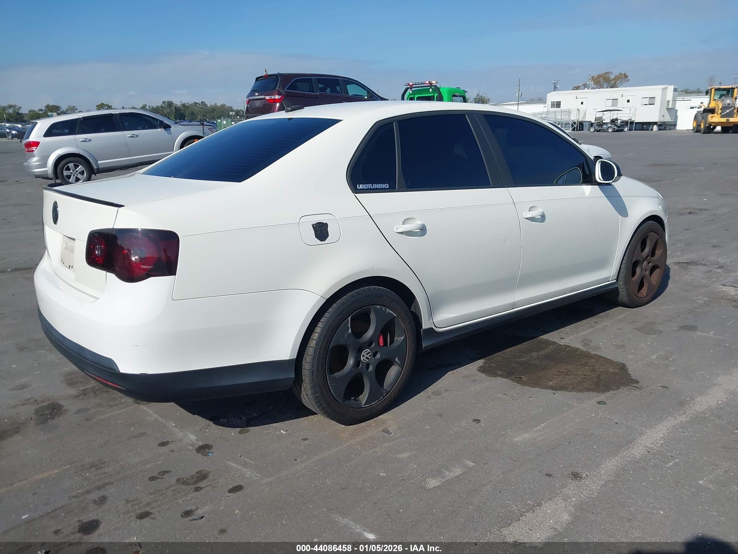 2008 Volkswagen Gli   White vin: 3VWDJ71K78M136798