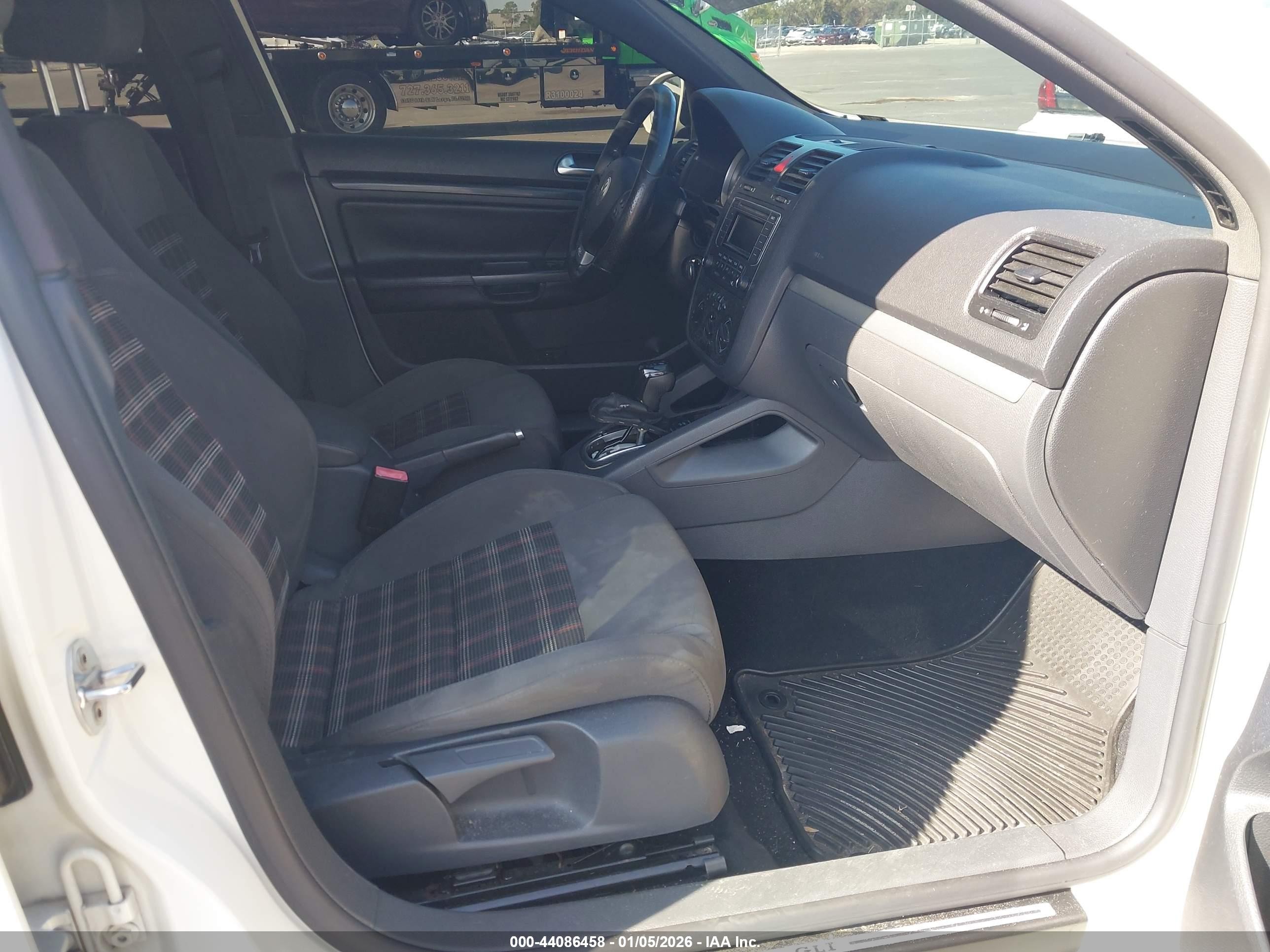 2008 Volkswagen Gli   White vin: 3VWDJ71K78M136798