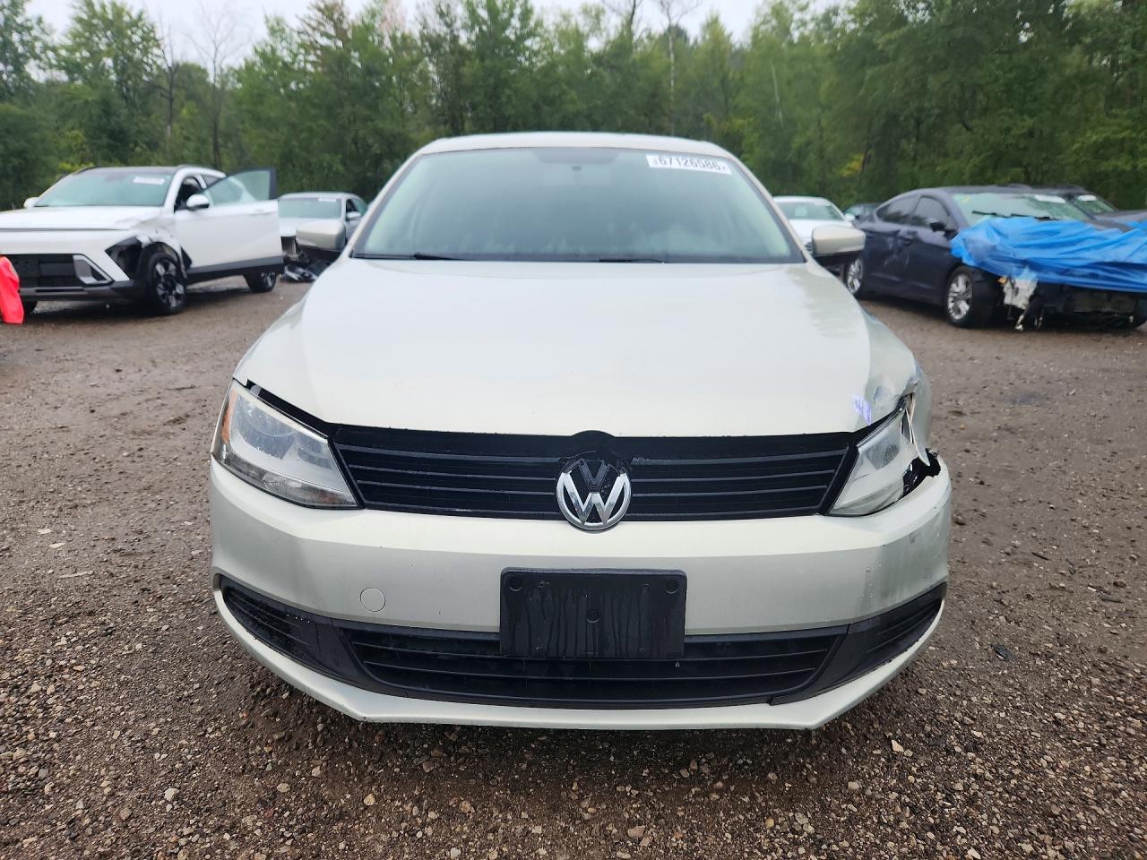 2011 Volkswagen Jetta Tan vin: 3VWDK7AJ0BM332237