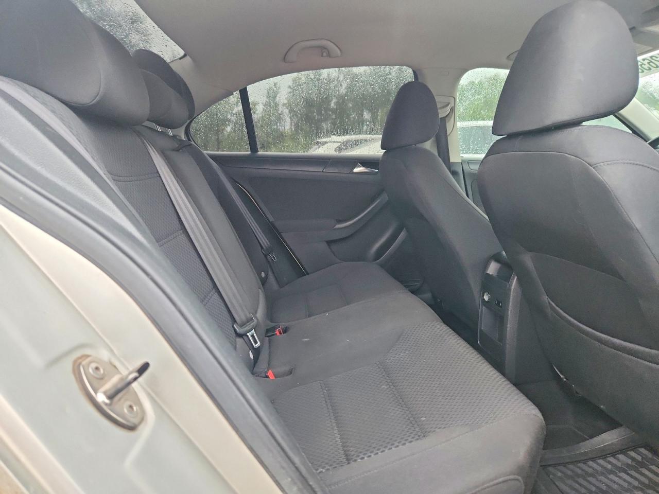 2011 Volkswagen Jetta Tan vin: 3VWDK7AJ0BM332237
