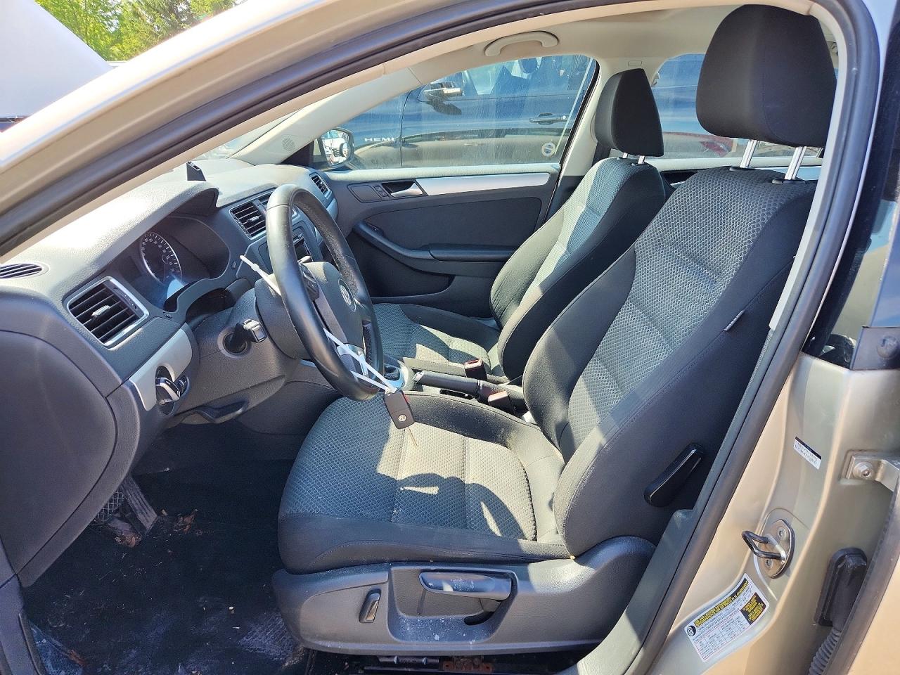 2014 Volkswagen Jetta 2.0t Option Package 2 Silver vin: 3VWDL7AJ1EM270459