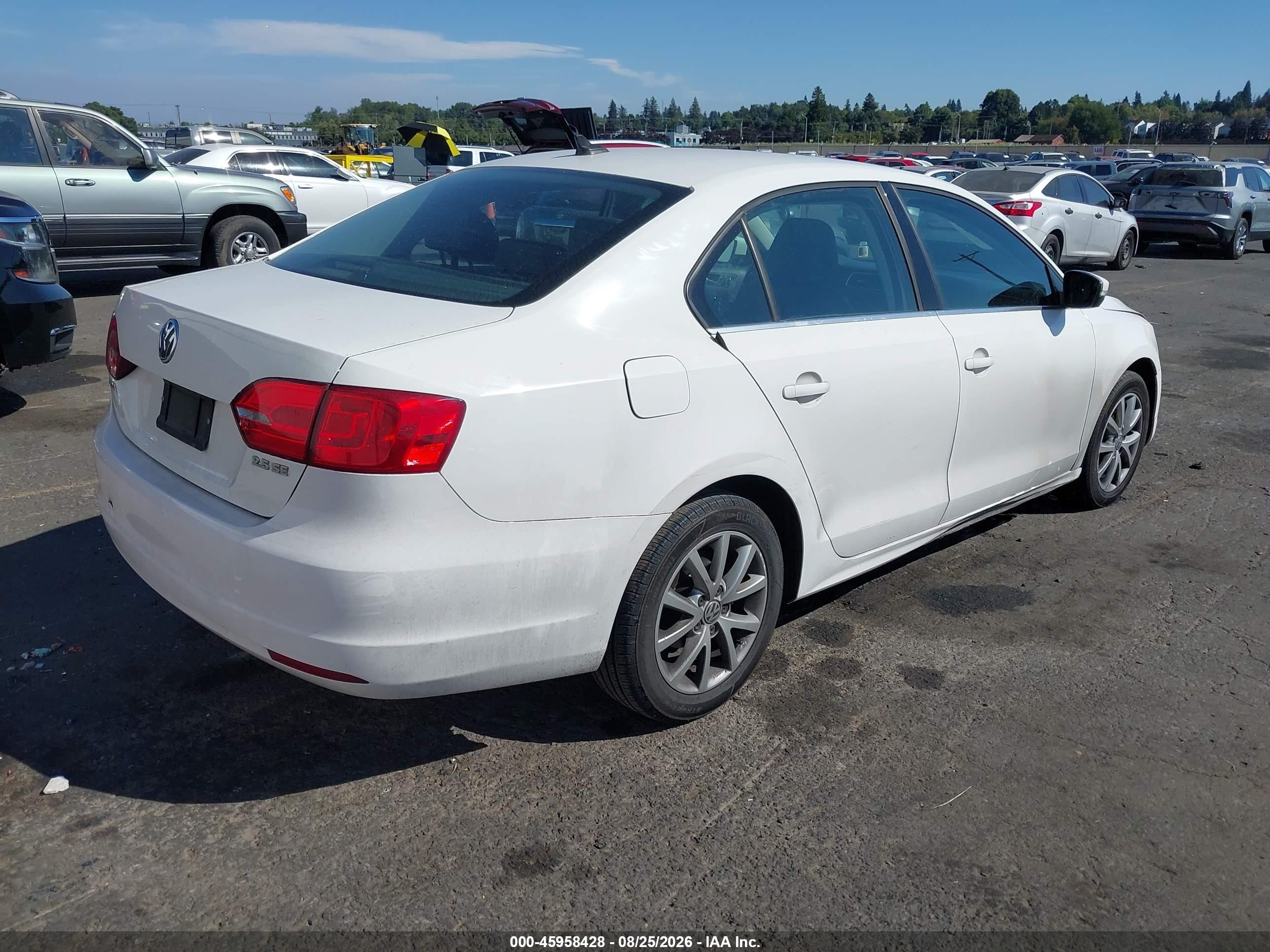 2013 Volkswagen Jetta 2.5l Se Белый vin: 3VWDP7AJ0DM384827