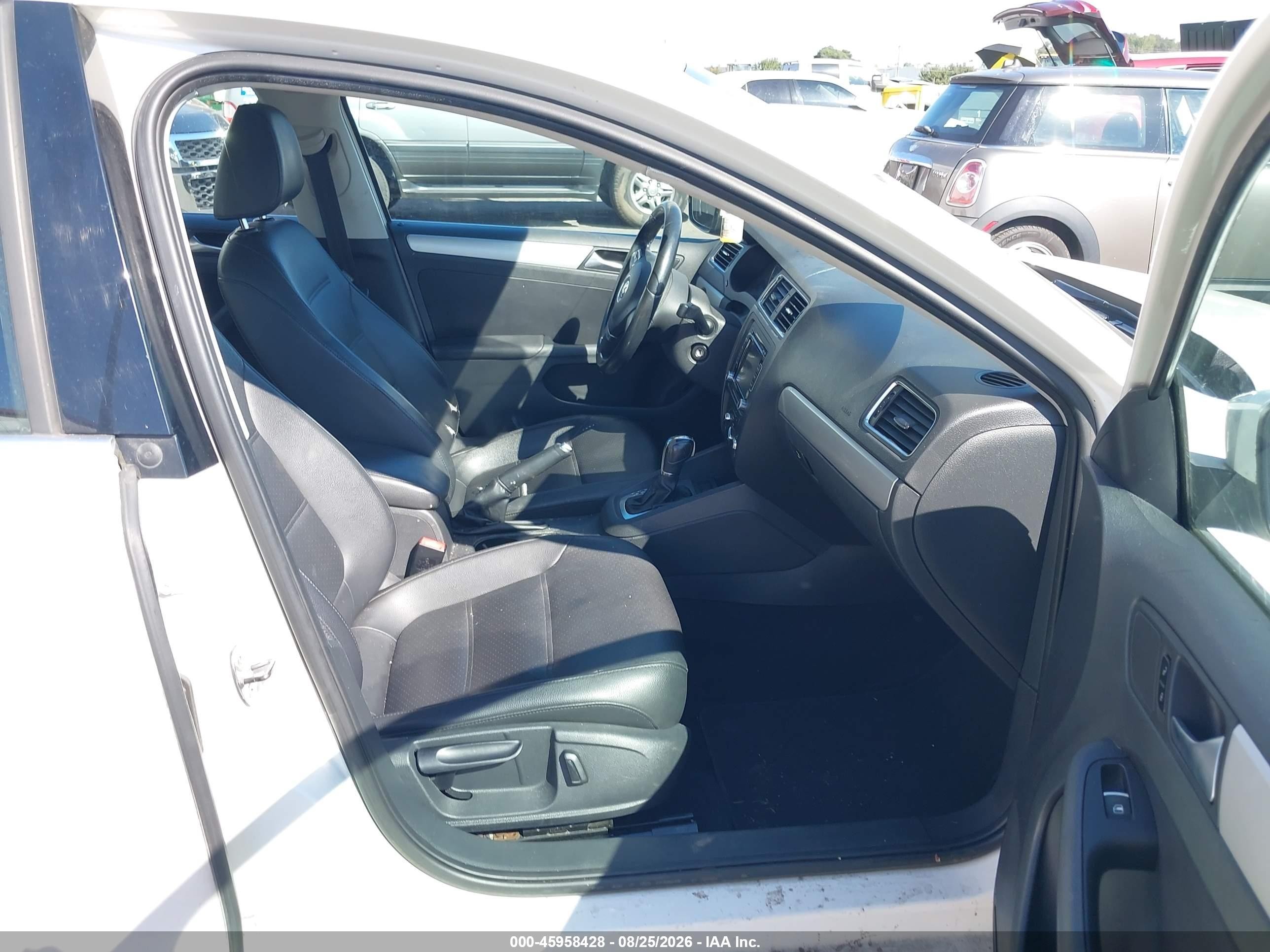 2013 Volkswagen Jetta 2.5l Se Белый vin: 3VWDP7AJ0DM384827