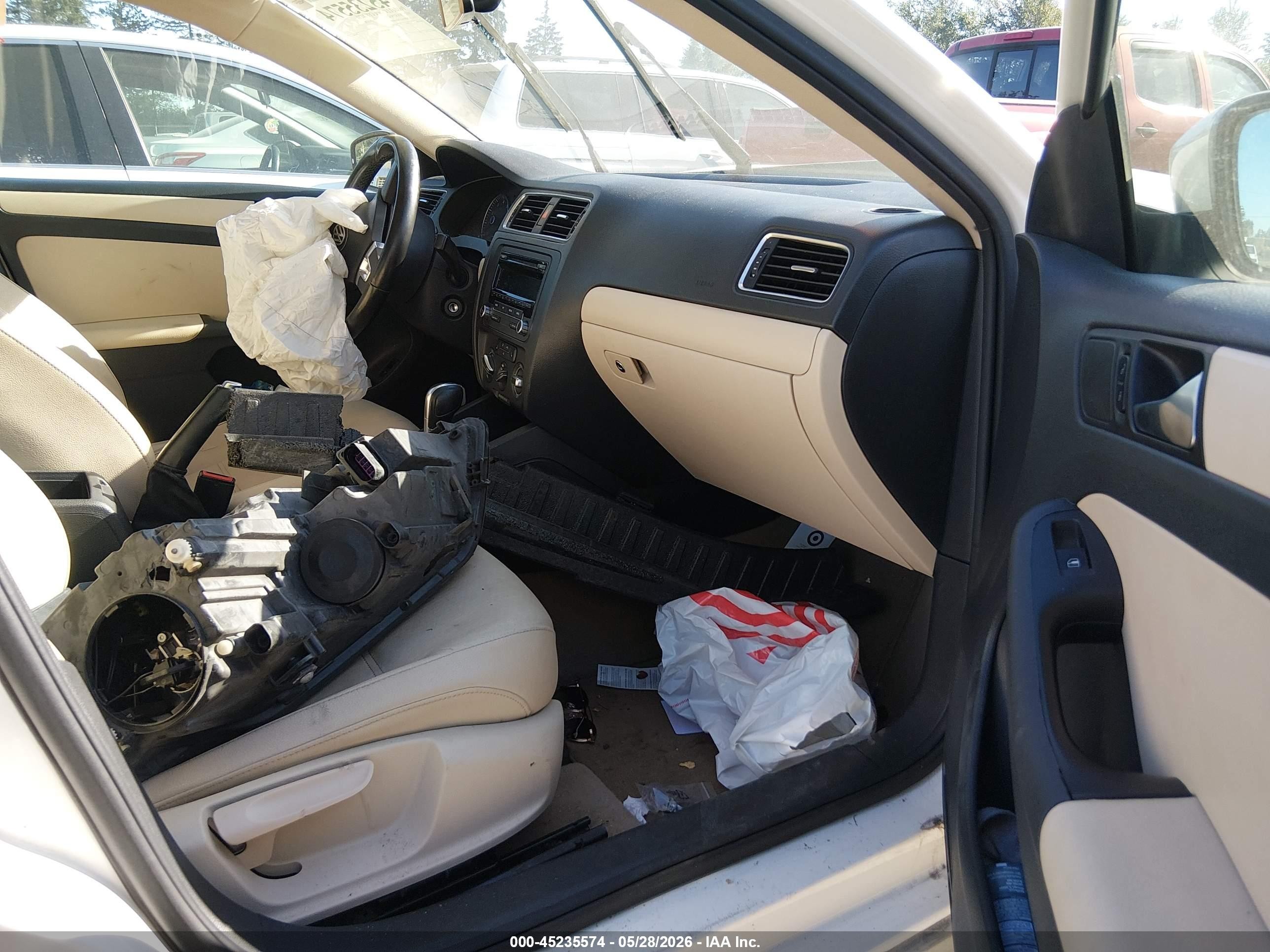 2012 Volkswagen Jetta 2.5l Se Белый vin: 3VWDP7AJ1CM311884