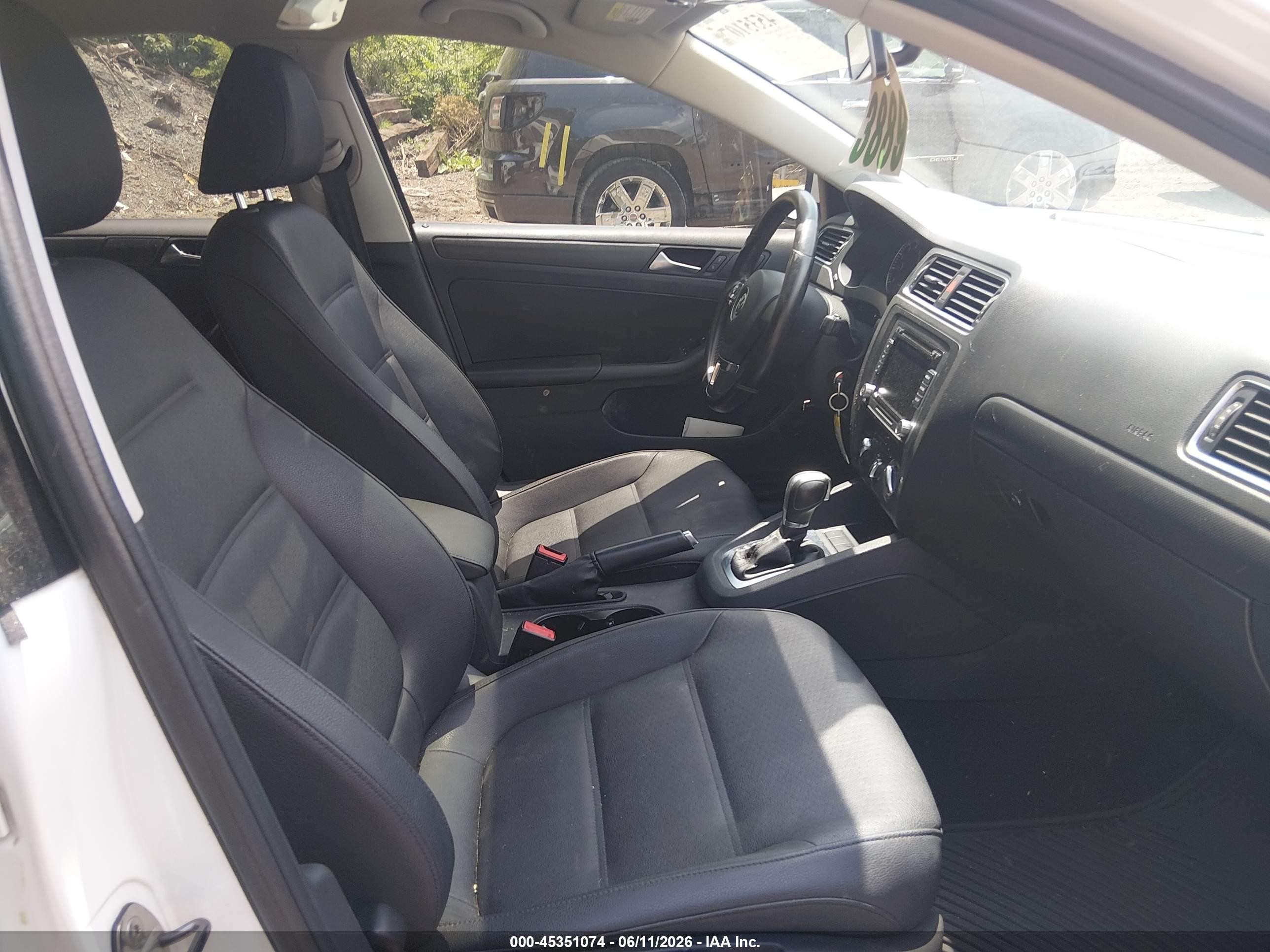 2012 Volkswagen Jetta 2.5l Se White vin: 3VWDP7AJ1CM341239