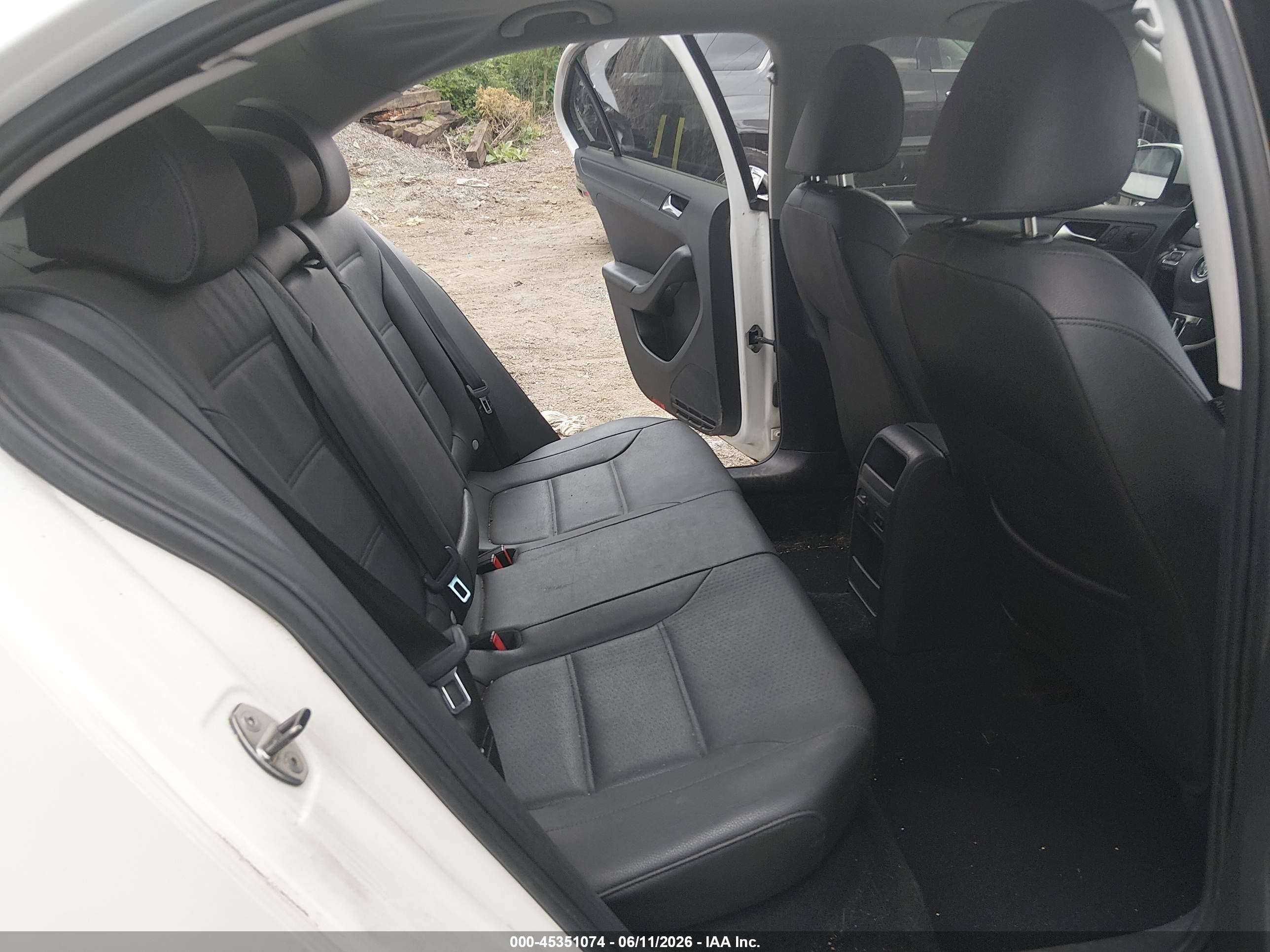2012 Volkswagen Jetta 2.5l Se White vin: 3VWDP7AJ1CM341239