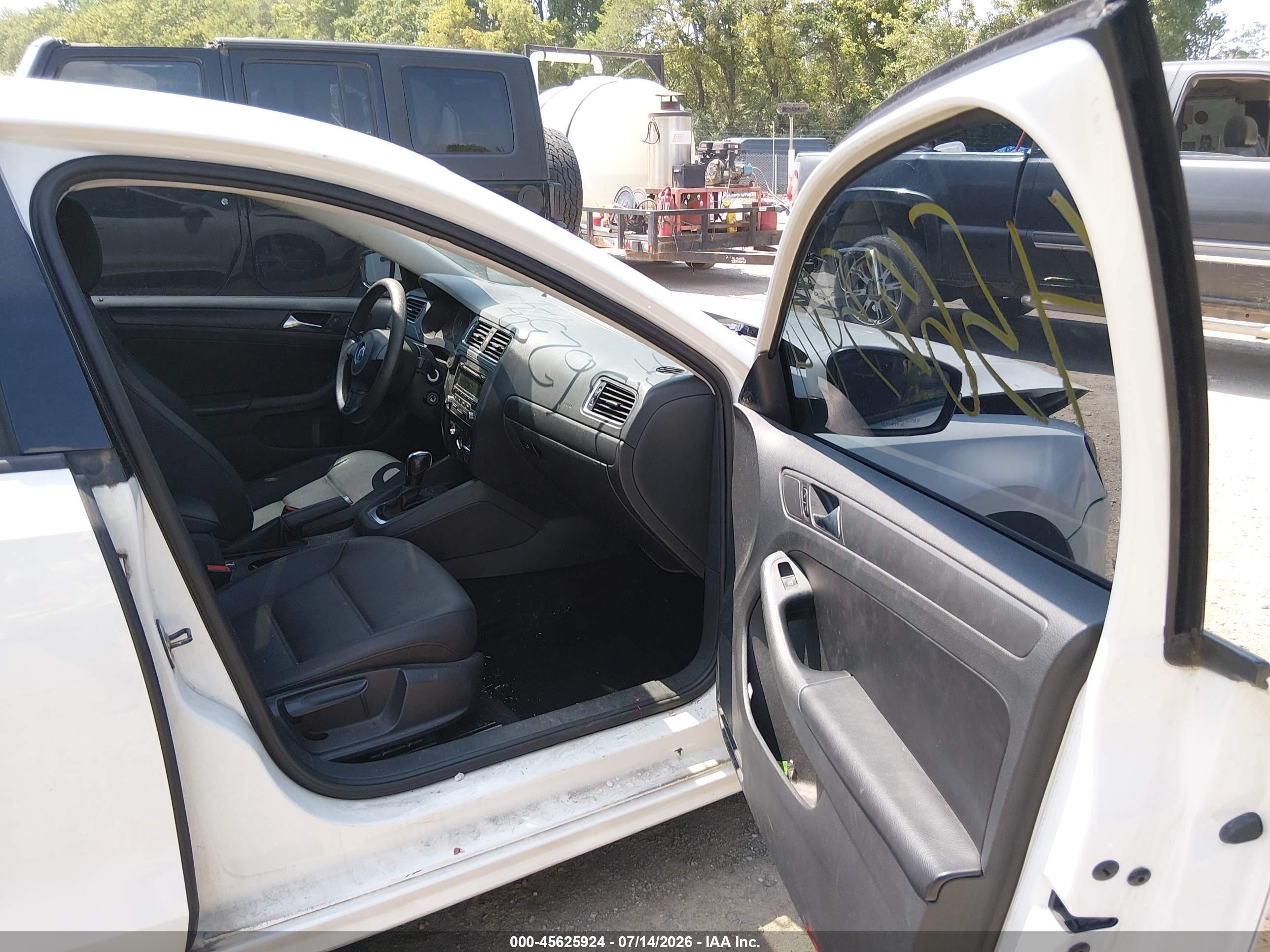 2012 Volkswagen Jetta 2.5l Se Белый vin: 3VWDP7AJ1CM372099