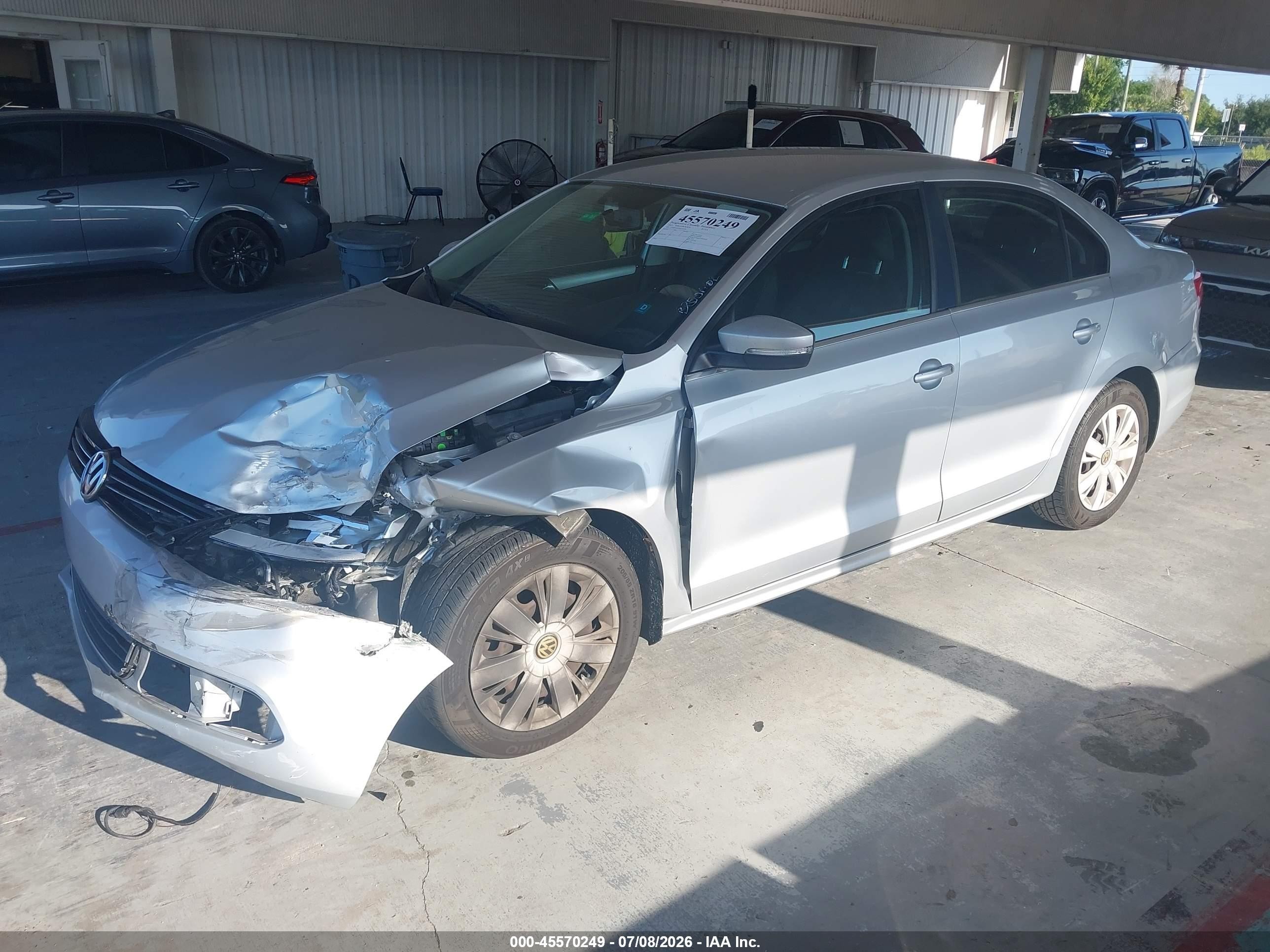 2013 Volkswagen Jetta 2.5l Se Серебряный vin: 3VWDP7AJ1DM214766