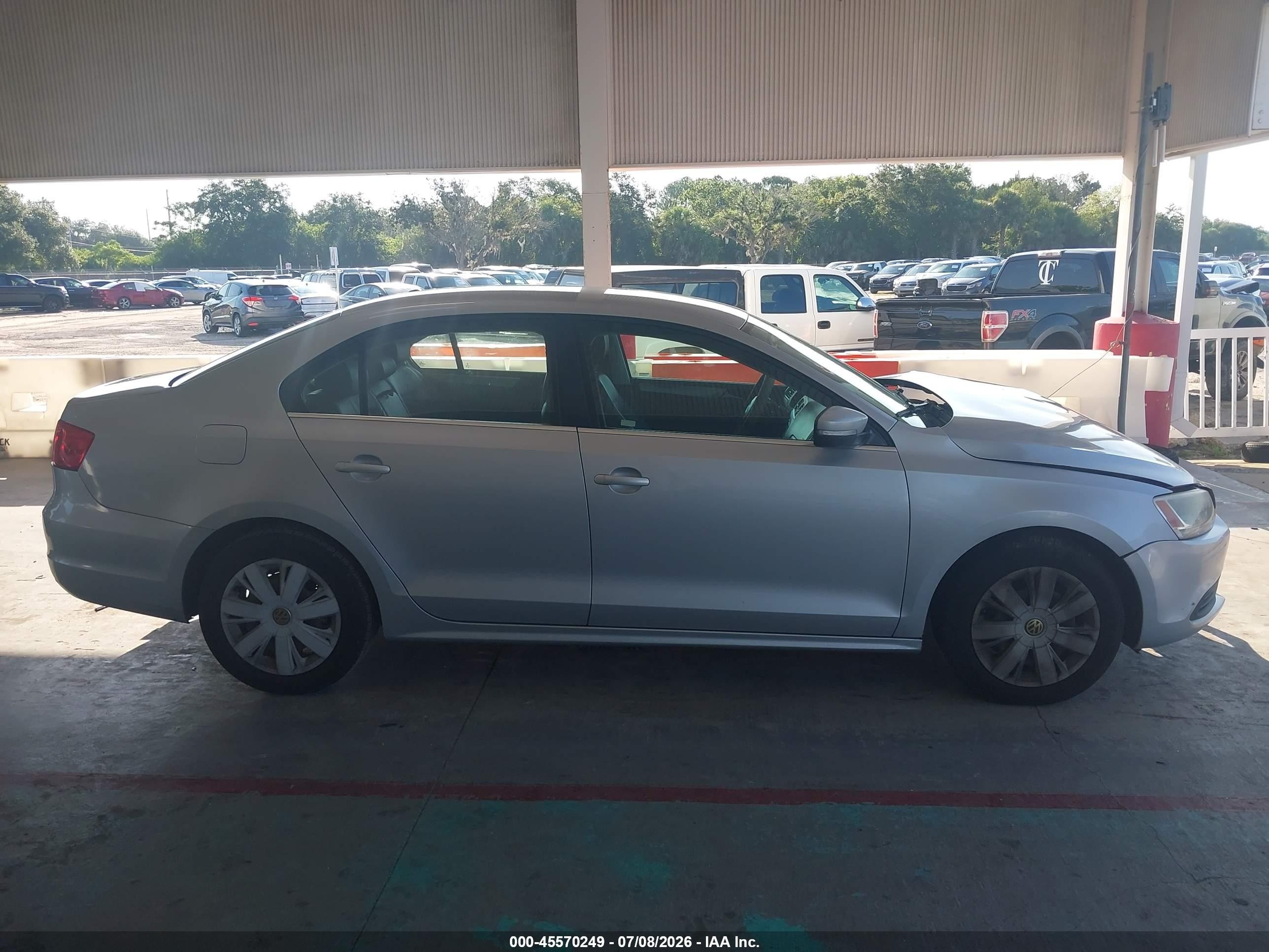 2013 Volkswagen Jetta 2.5l Se Серебряный vin: 3VWDP7AJ1DM214766
