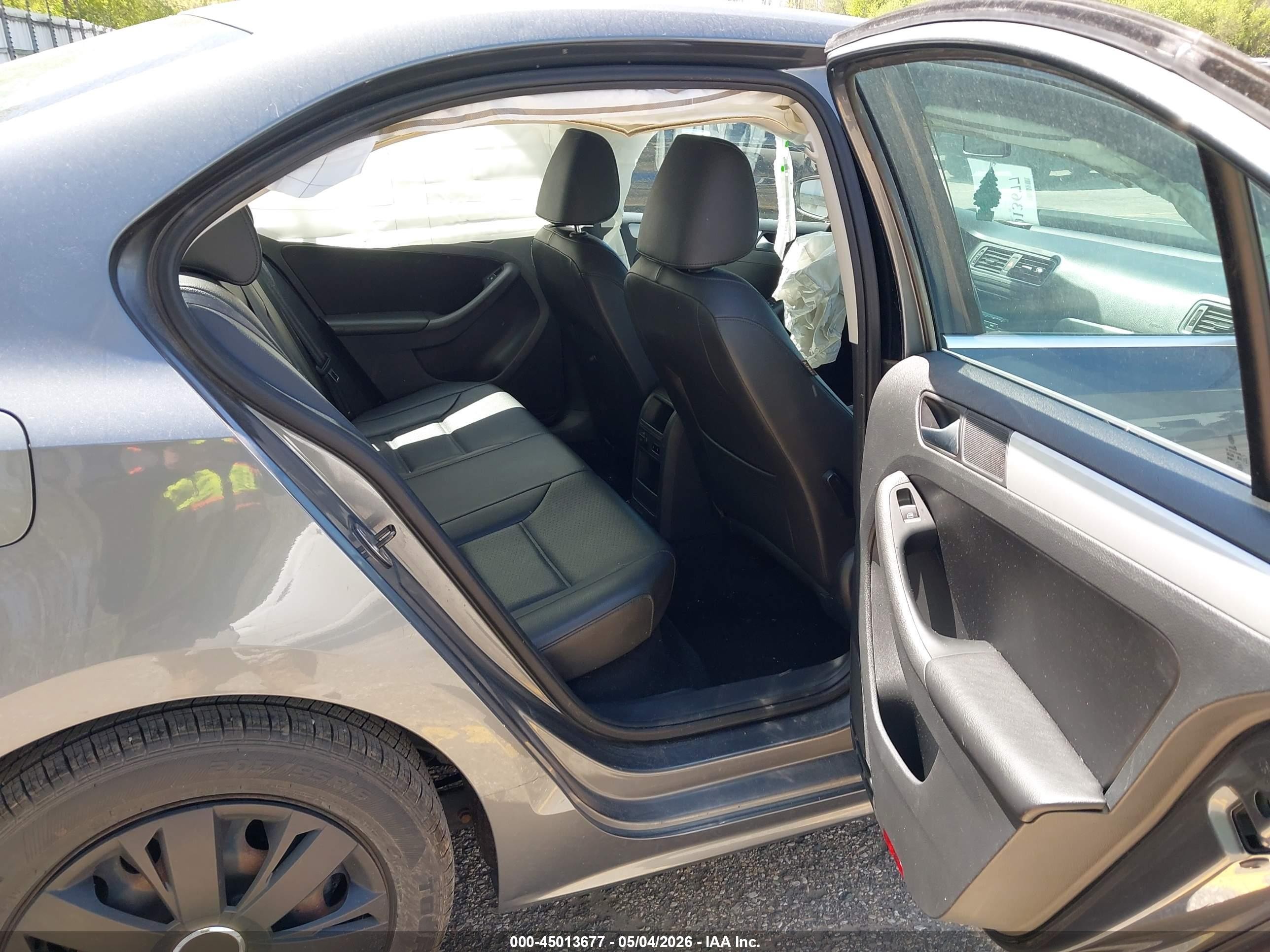 2013 Volkswagen Jetta 2.5l Se Silver vin: 3VWDP7AJ1DM306816