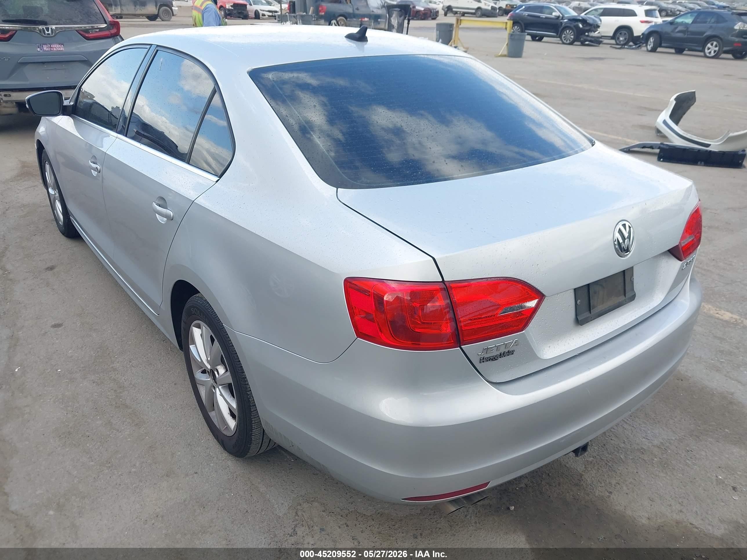 2013 Volkswagen Jetta 2.5l Se Silver vin: 3VWDP7AJ1DM307772