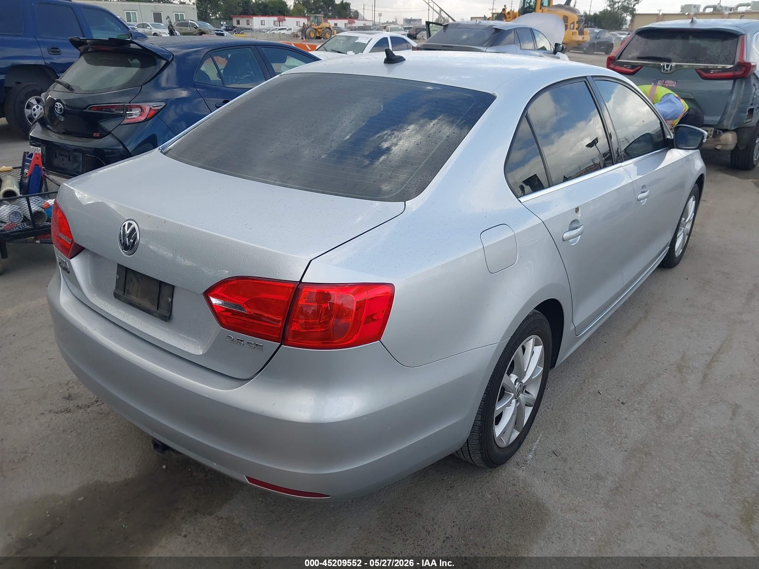 2013 Volkswagen Jetta 2.5l Se Silver vin: 3VWDP7AJ1DM307772
