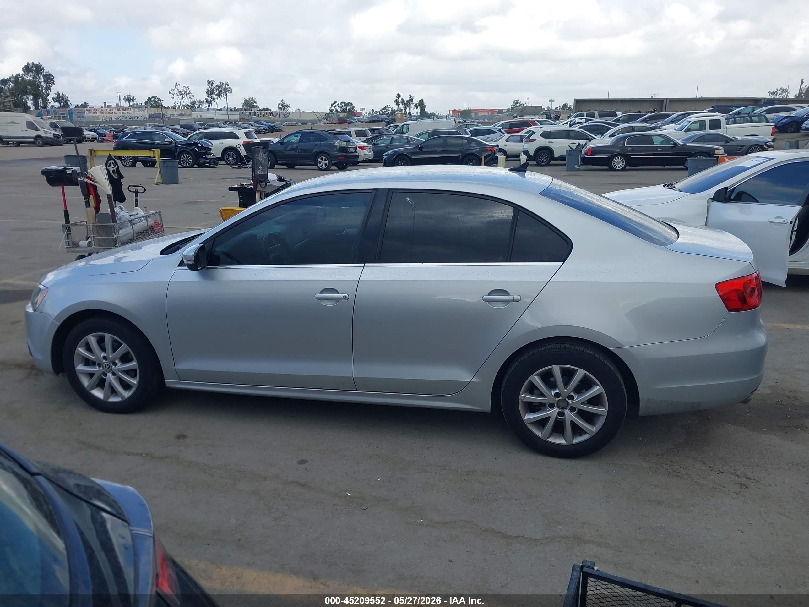 2013 Volkswagen Jetta 2.5l Se Silver vin: 3VWDP7AJ1DM307772