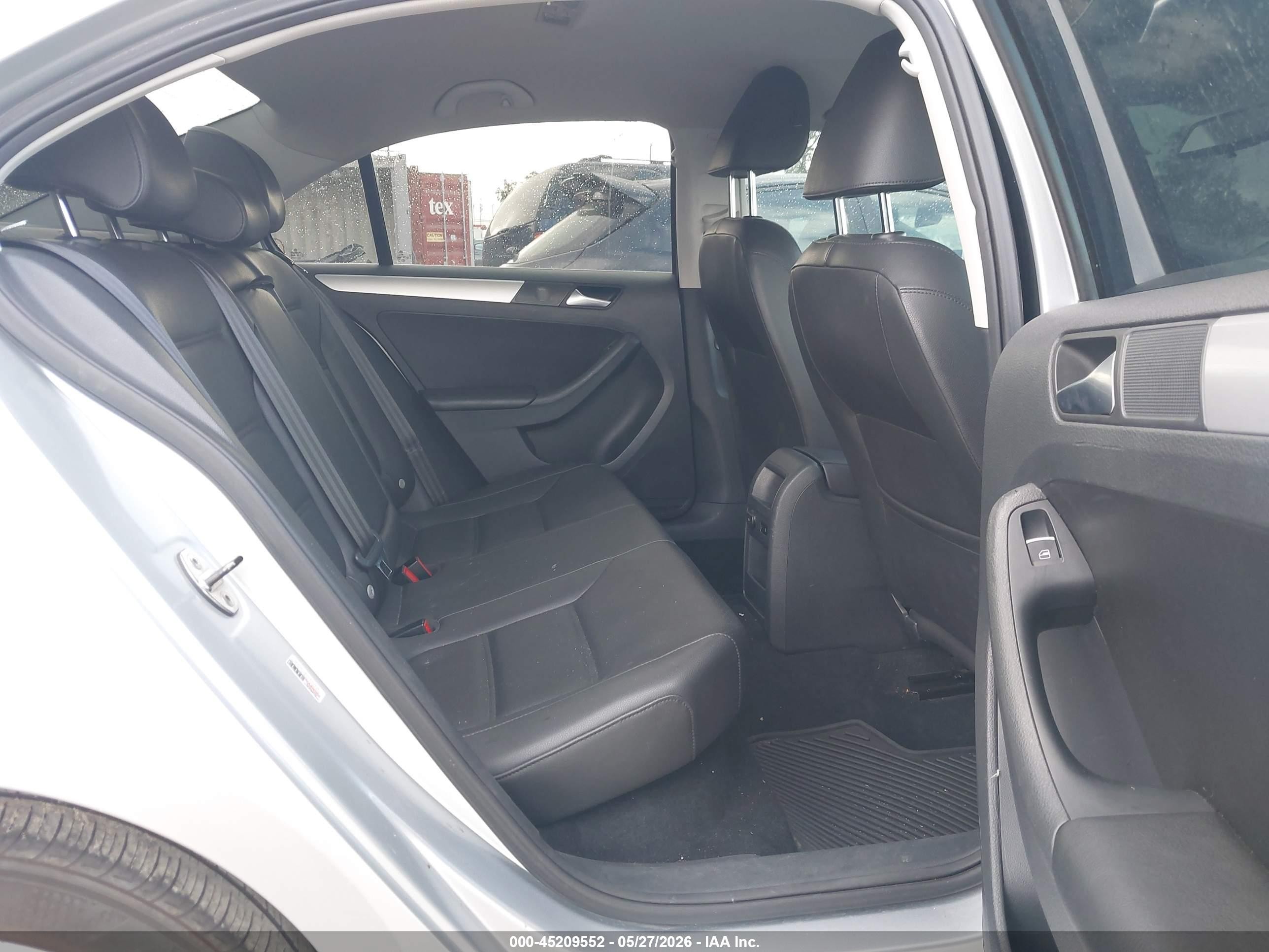 2013 Volkswagen Jetta 2.5l Se Silver vin: 3VWDP7AJ1DM307772