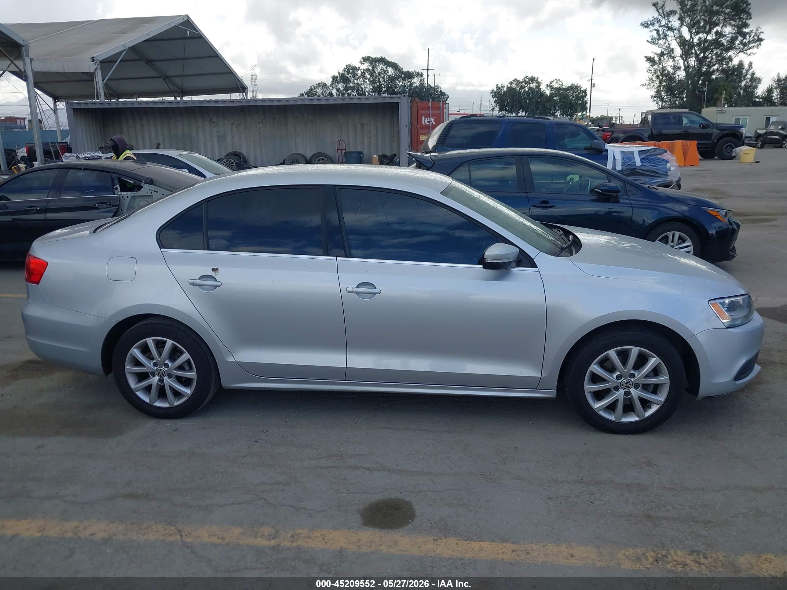 2013 Volkswagen Jetta 2.5l Se Silver vin: 3VWDP7AJ1DM307772