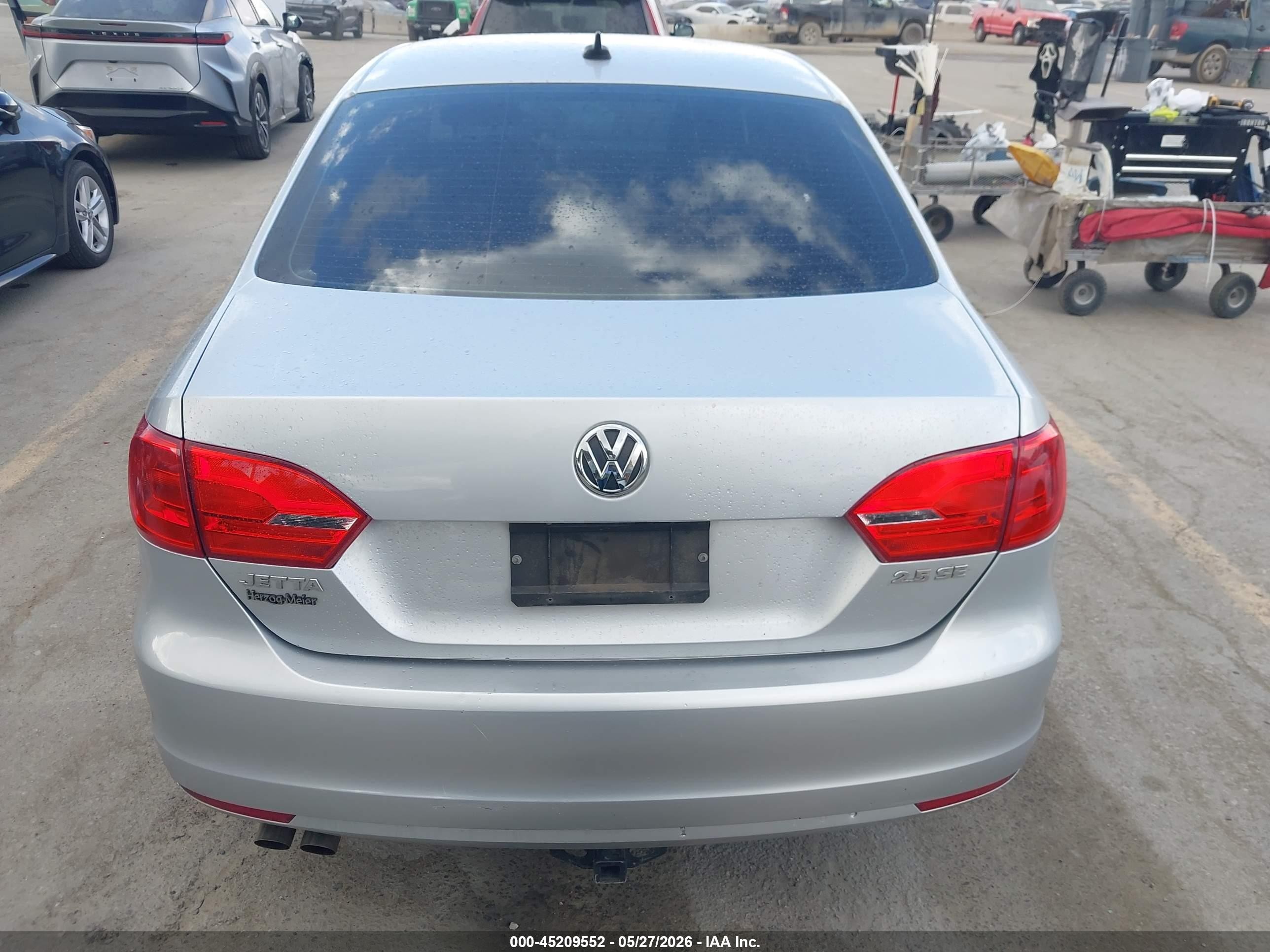 2013 Volkswagen Jetta 2.5l Se Silver vin: 3VWDP7AJ1DM307772