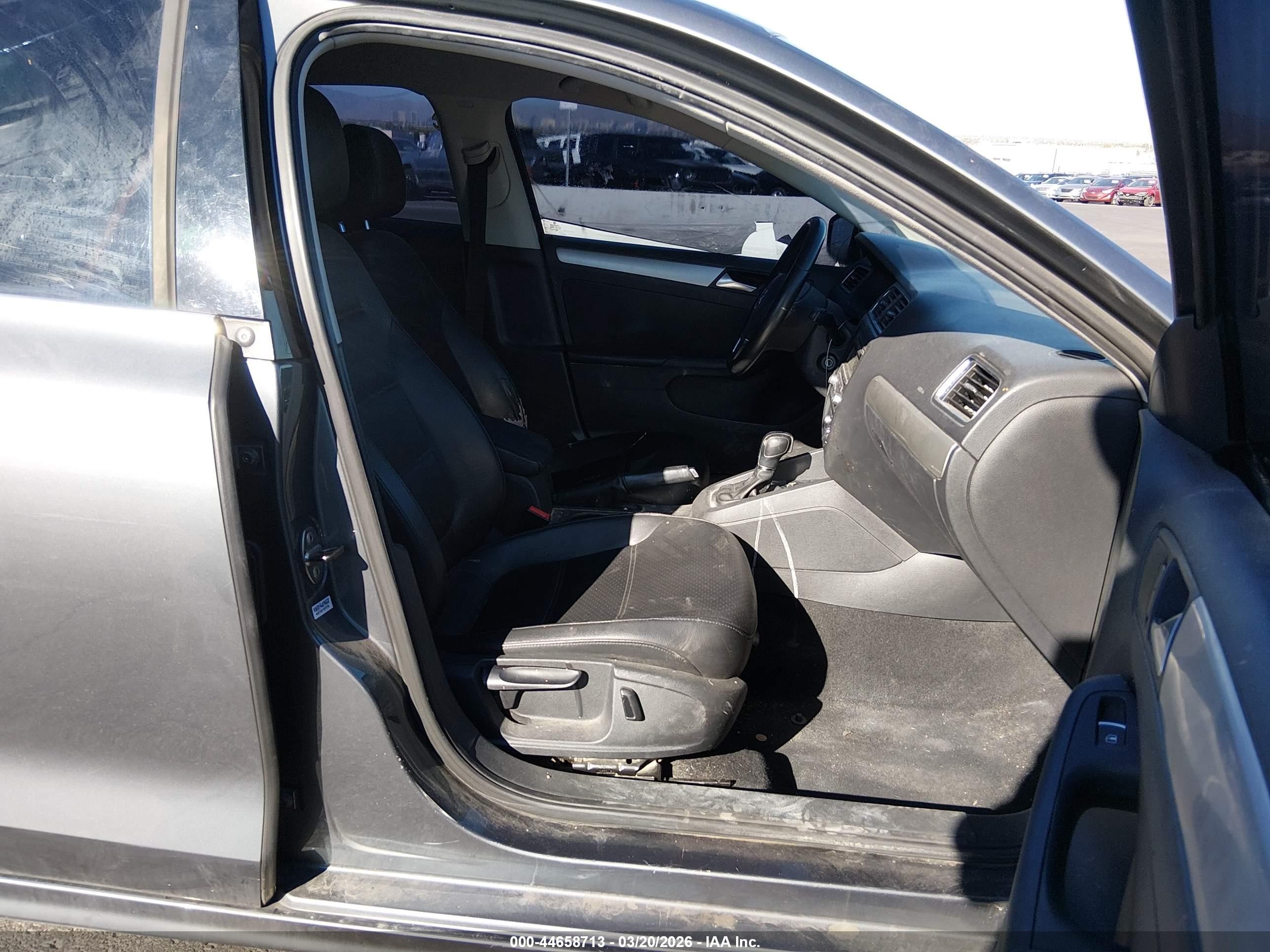 2013 Volkswagen Jetta 2.5l Se Gray vin: 3VWDP7AJ1DM433954