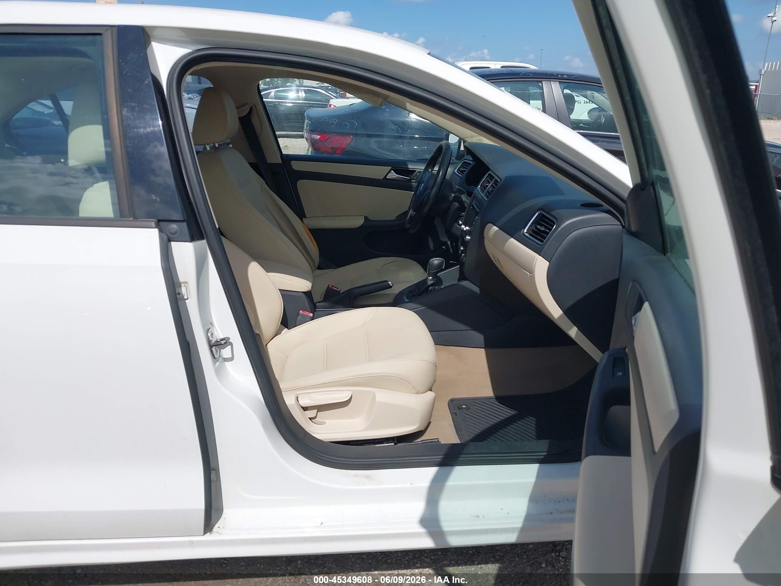 2012 Volkswagen Jetta 2.5l Se Белый vin: 3VWDP7AJ2CM396623