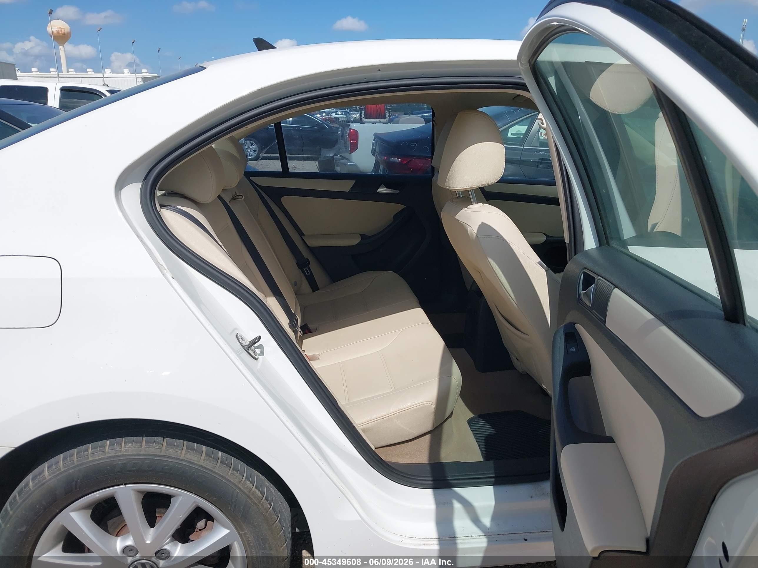 2012 Volkswagen Jetta 2.5l Se Белый vin: 3VWDP7AJ2CM396623