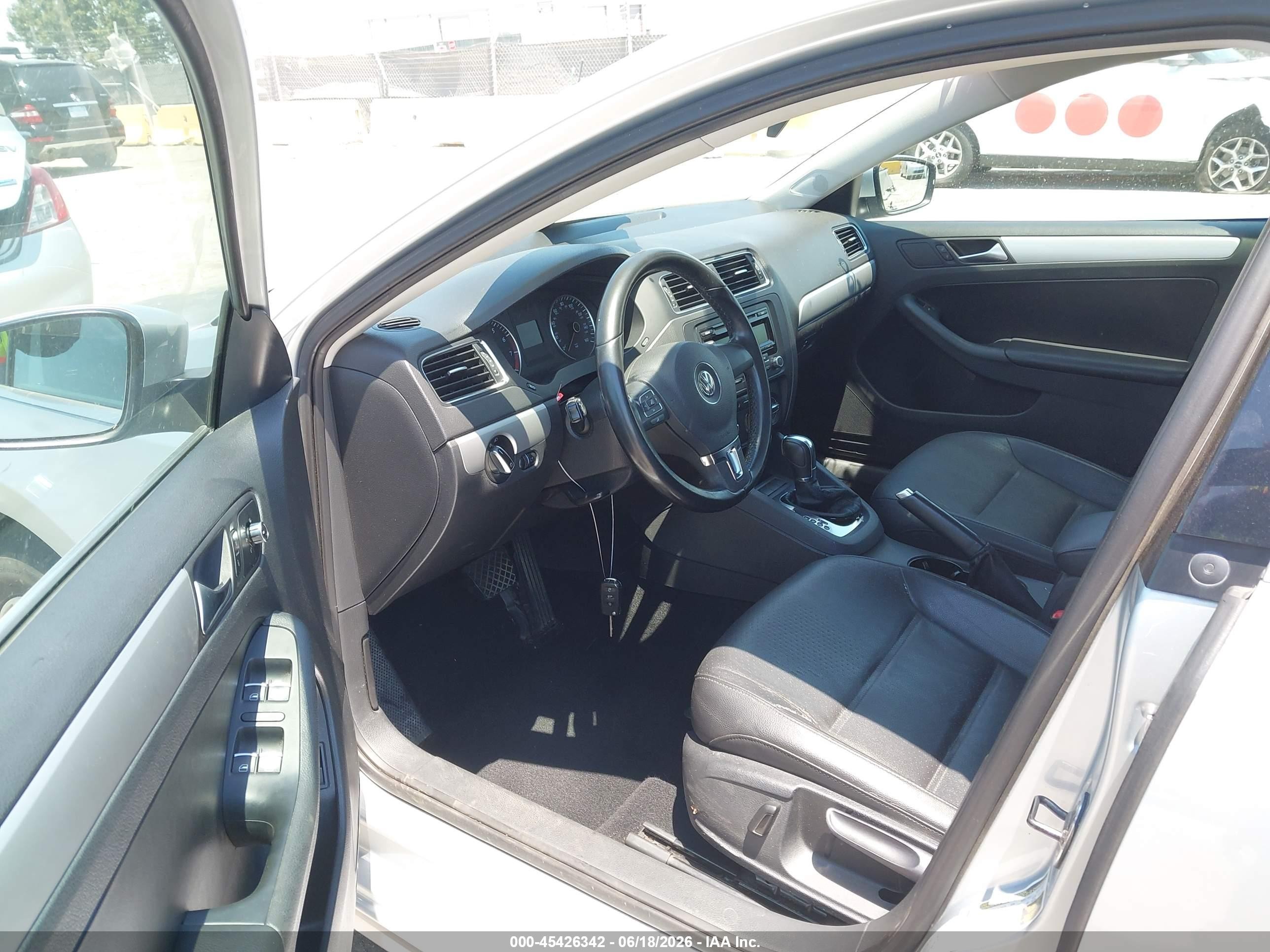 2013 Volkswagen Jetta 2.5l Se Silver vin: 3VWDP7AJ2DM373506
